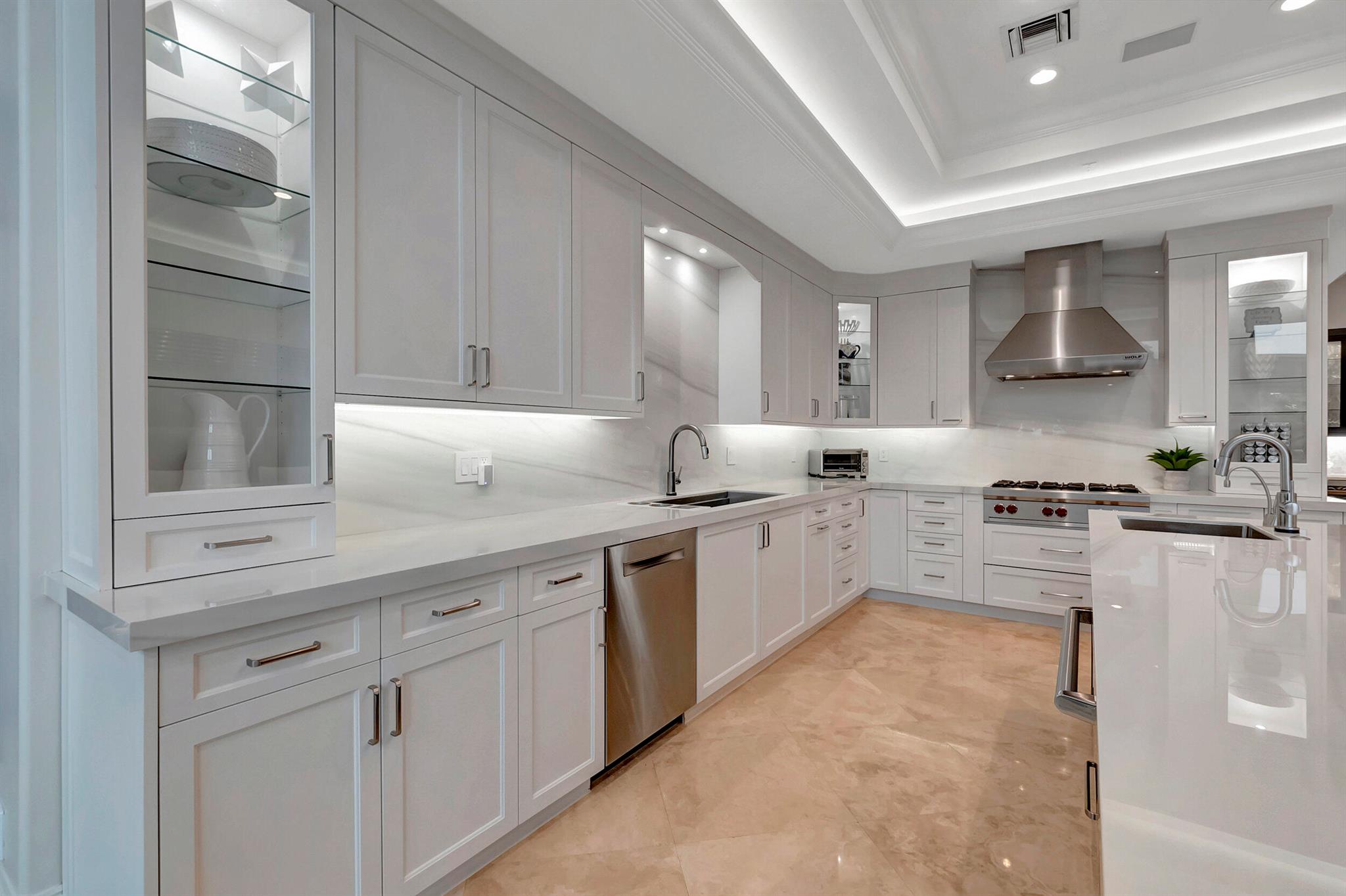 HAMPTONS AT WOODFIELD COU - Residential