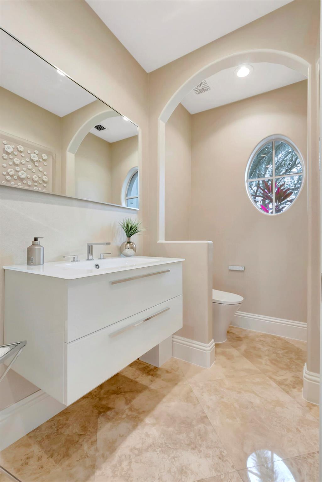 HAMPTONS AT WOODFIELD COU - Residential