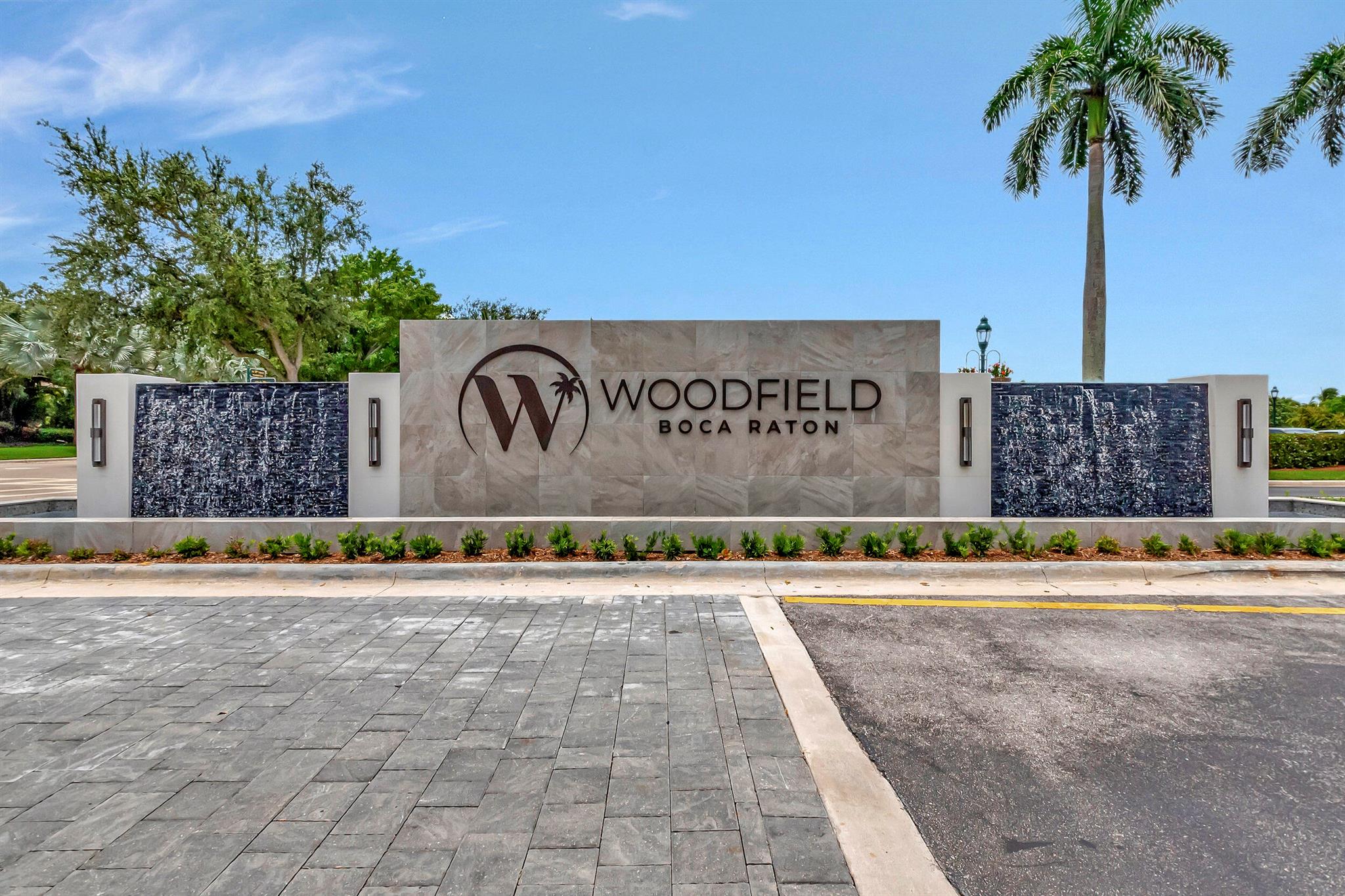 HAMPTONS AT WOODFIELD COU - Residential