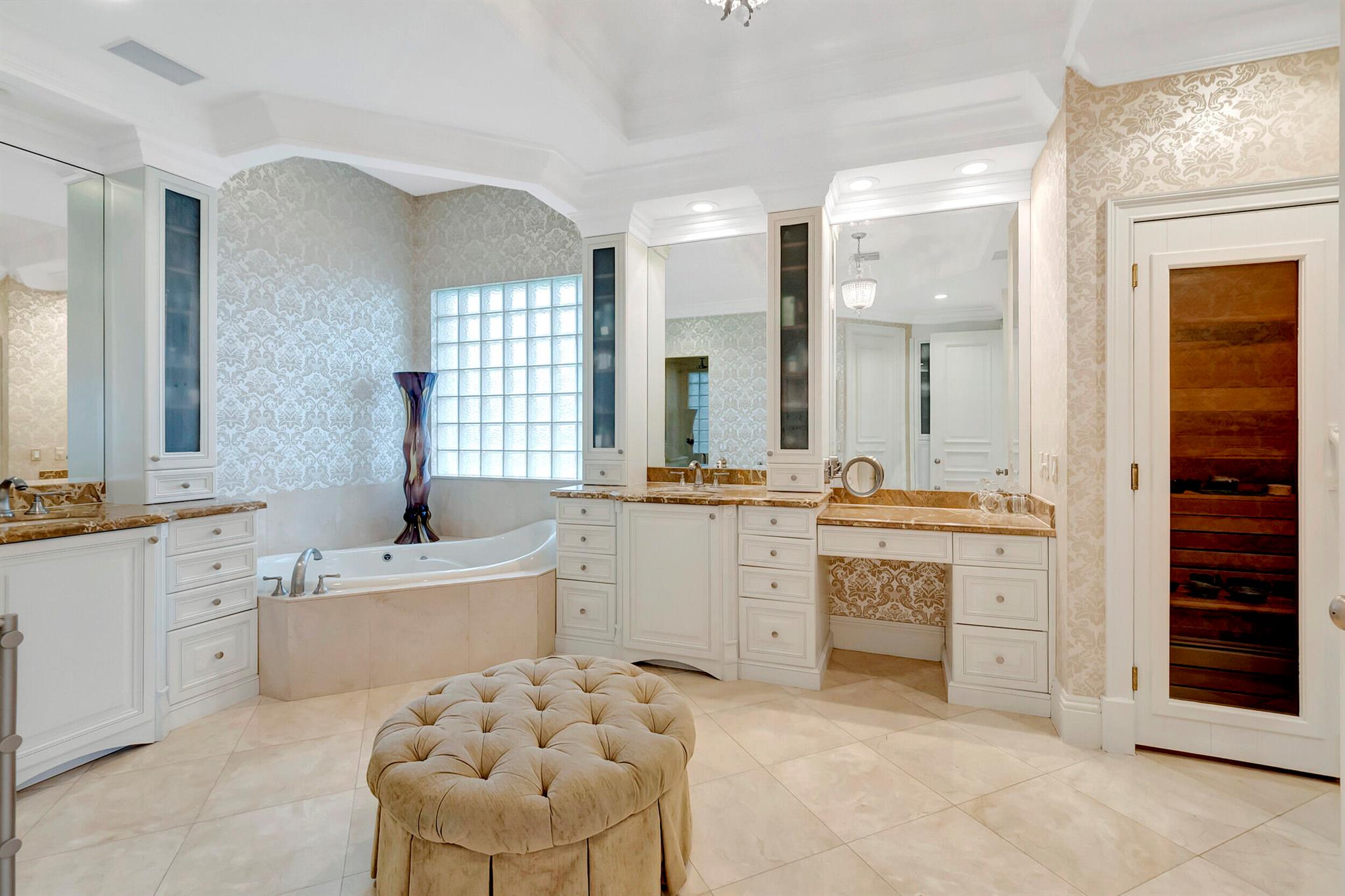 HAMPTONS AT WOODFIELD COU - Residential