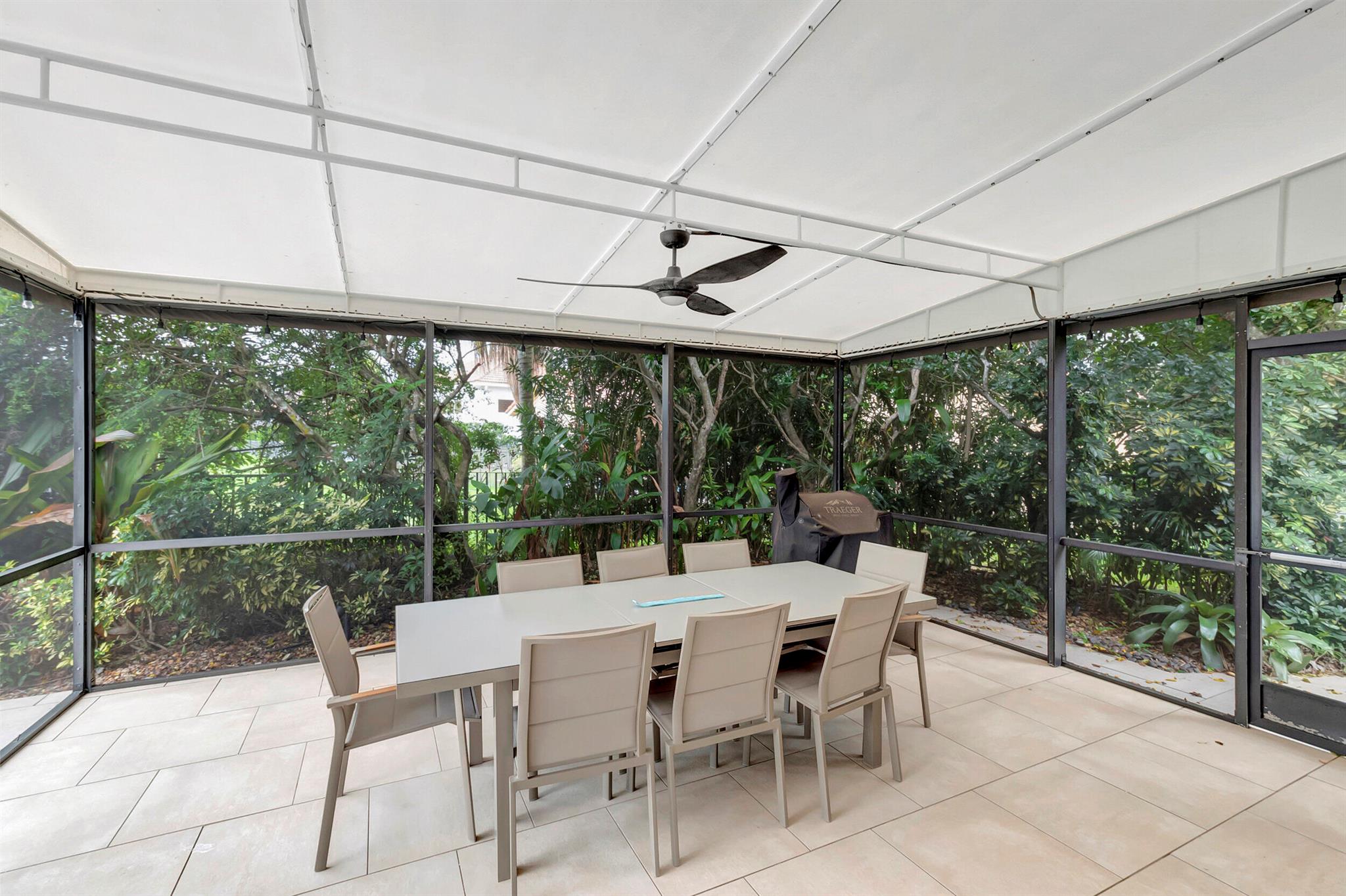 HAMPTONS AT WOODFIELD COU - Residential