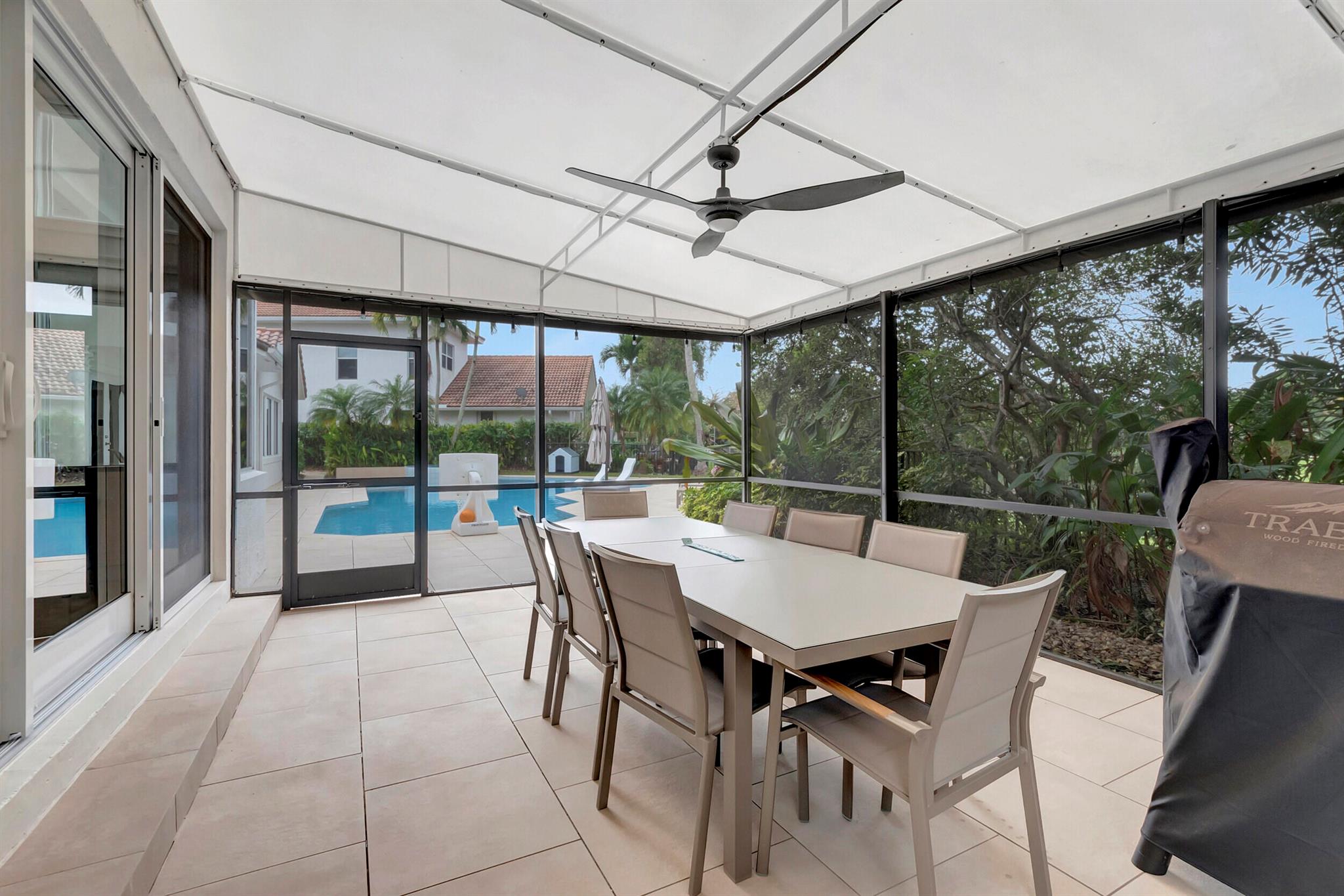 HAMPTONS AT WOODFIELD COU - Residential