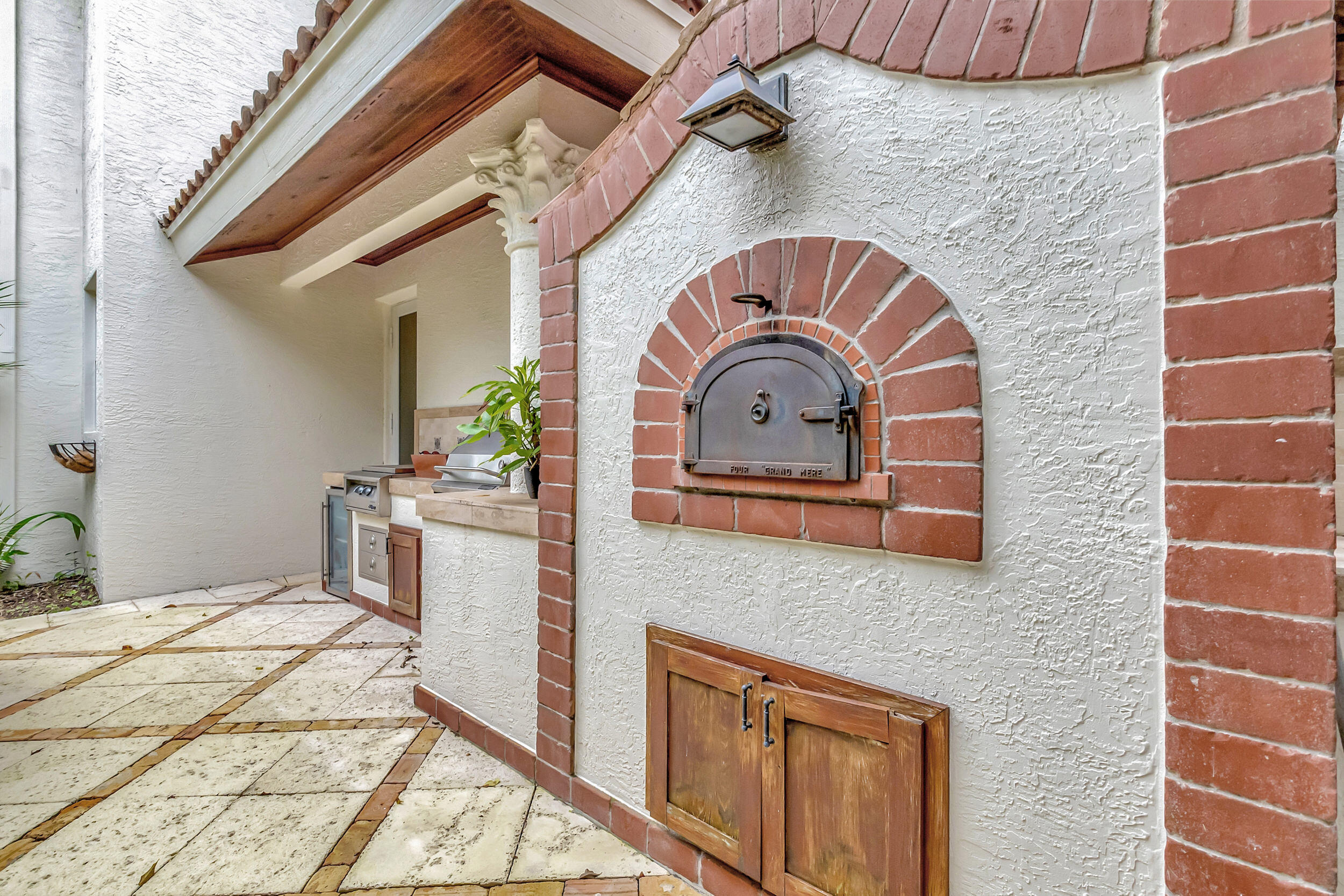 HAMPTONS AT WOODFIELD COUNTRY CLUB - Residential