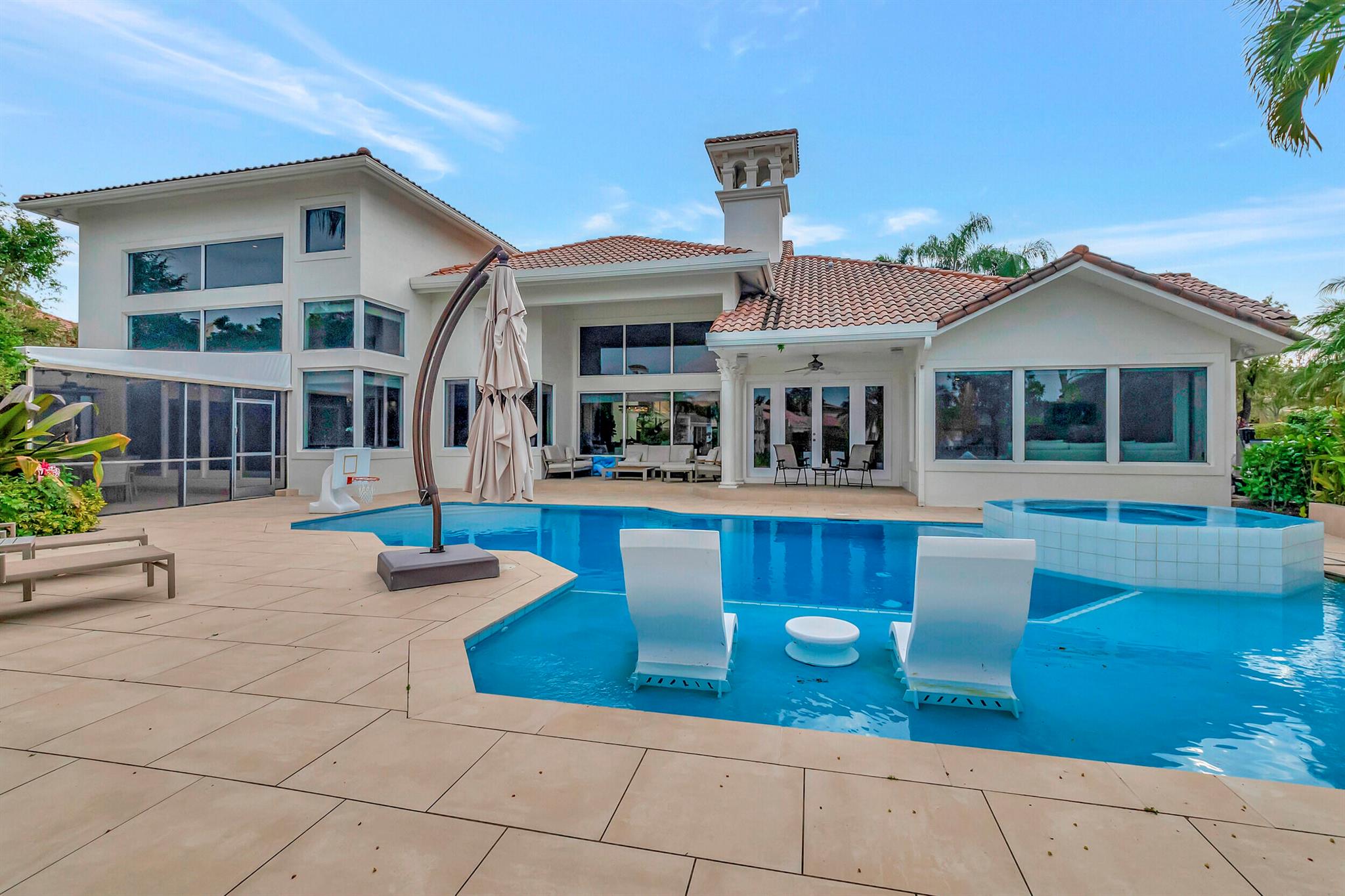 HAMPTONS AT WOODFIELD COU - Residential