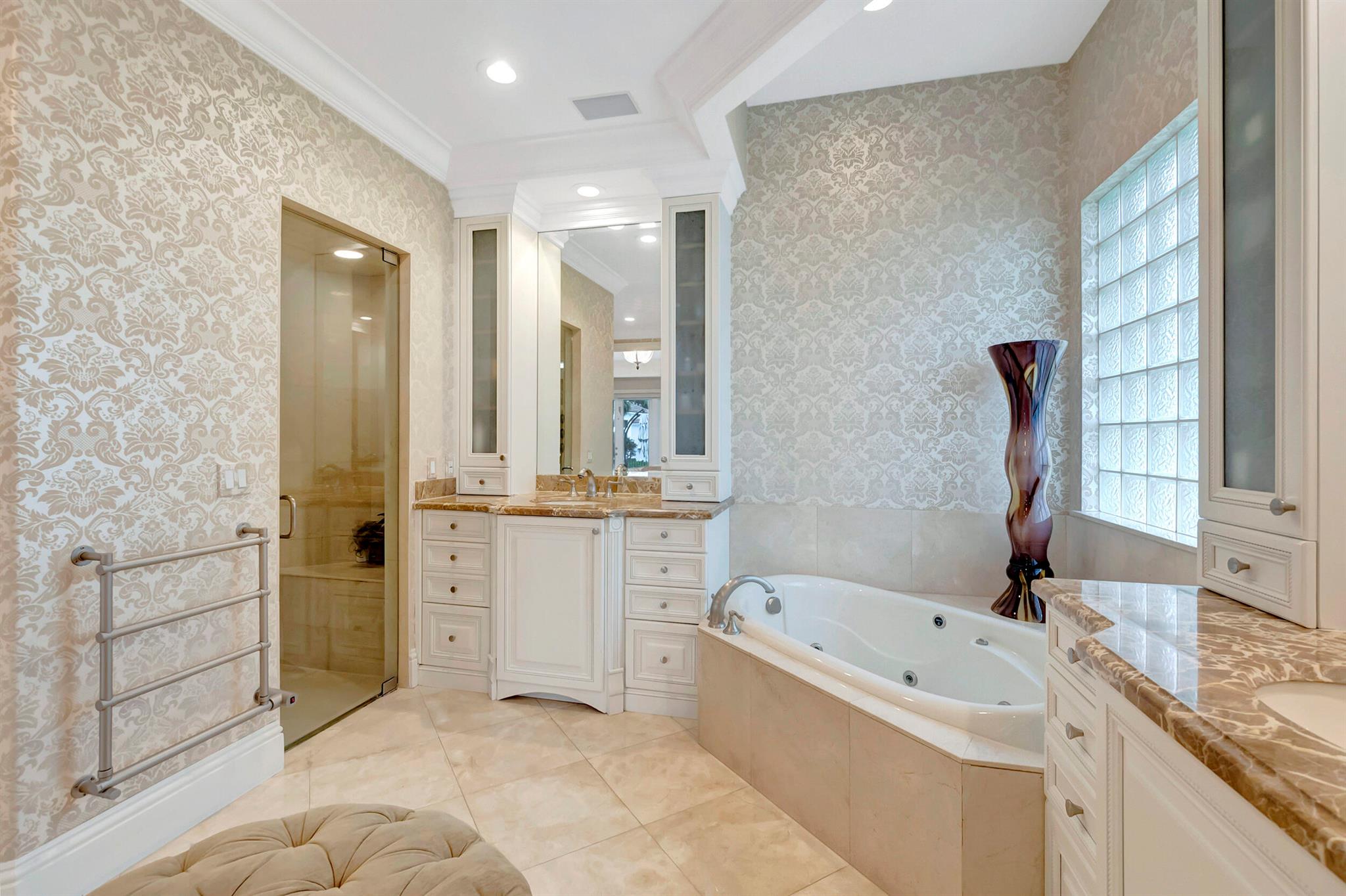 HAMPTONS AT WOODFIELD COU - Residential