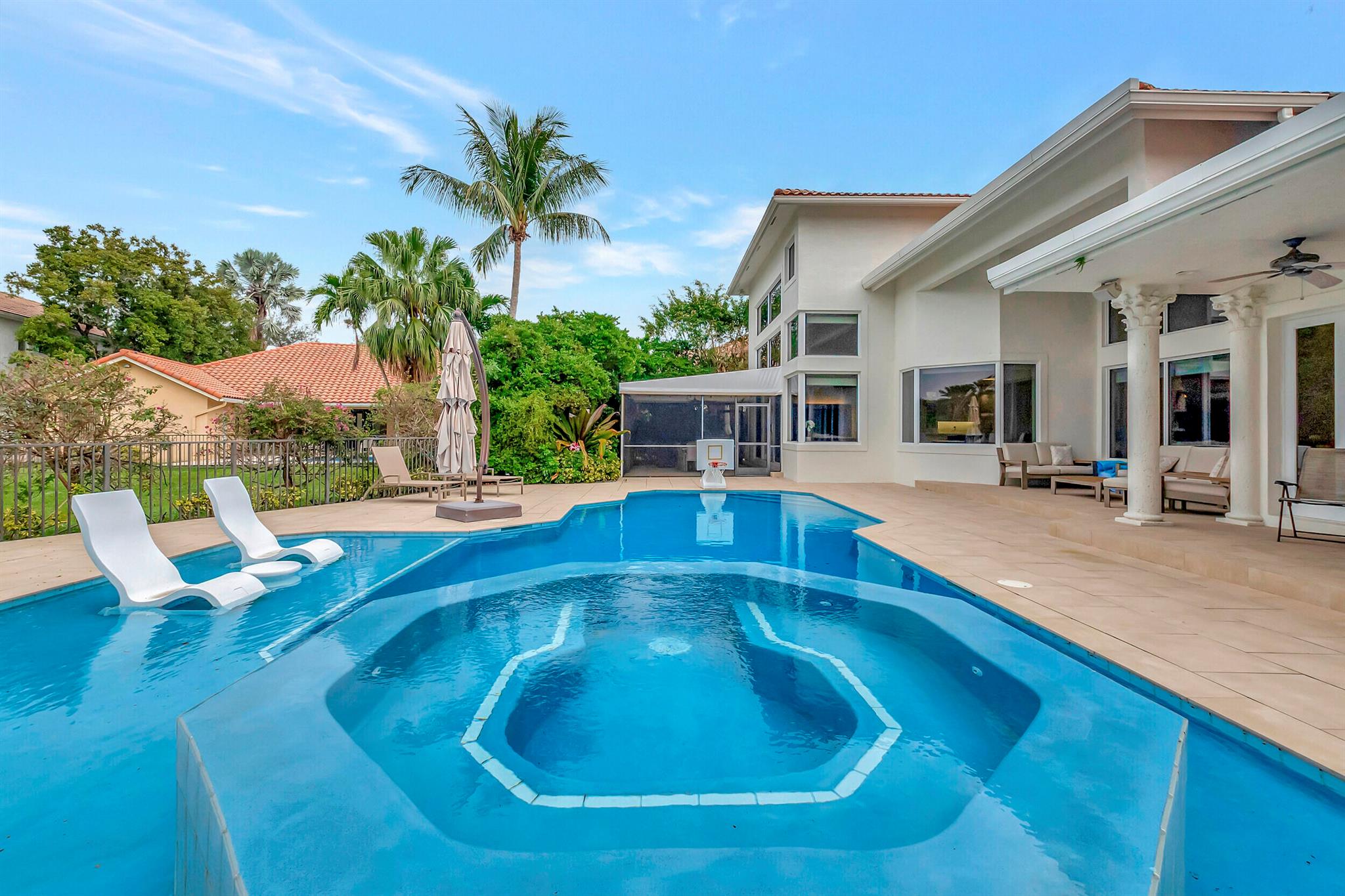 HAMPTONS AT WOODFIELD COU - Residential