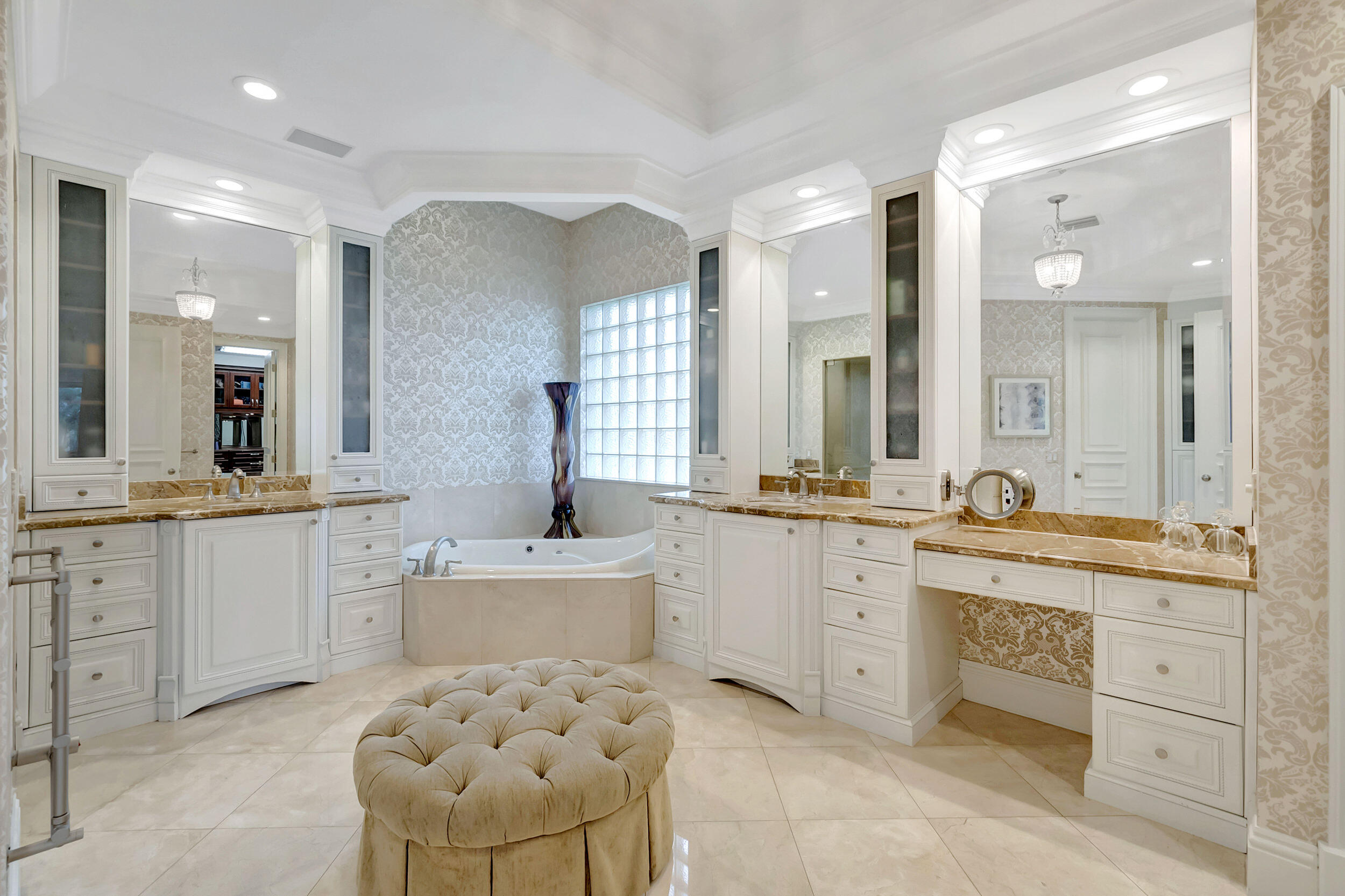 HAMPTONS AT WOODFIELD COUNTRY CLUB - Residential