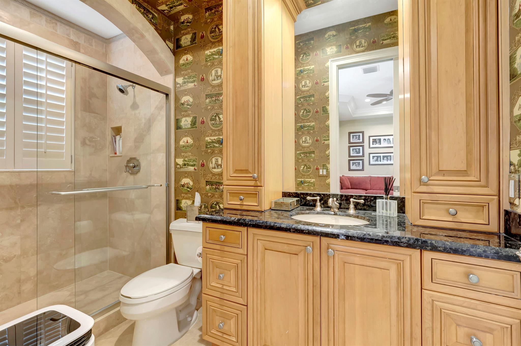 HAMPTONS AT WOODFIELD COU - Residential