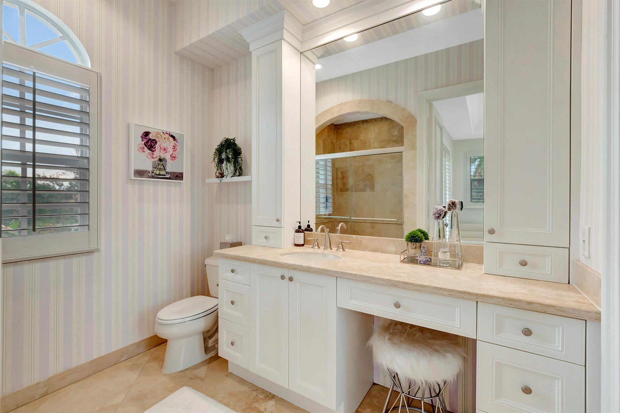 HAMPTONS AT WOODFIELD COU - Residential