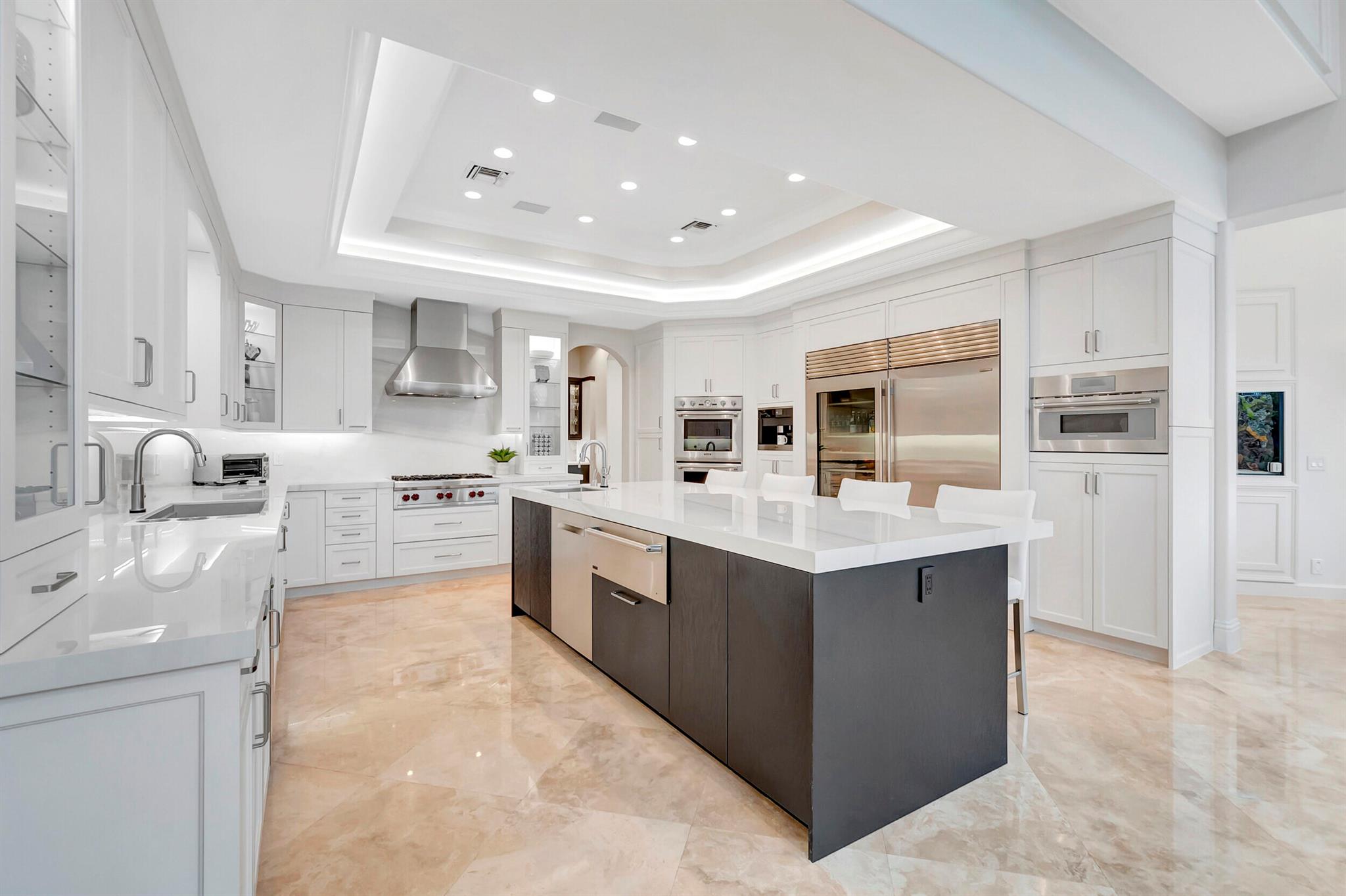 HAMPTONS AT WOODFIELD COU - Residential