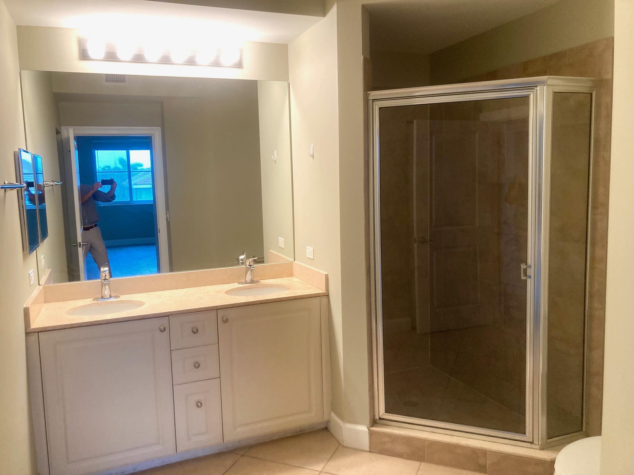 VIZCAYA LAKES CONDO - Residential Lease