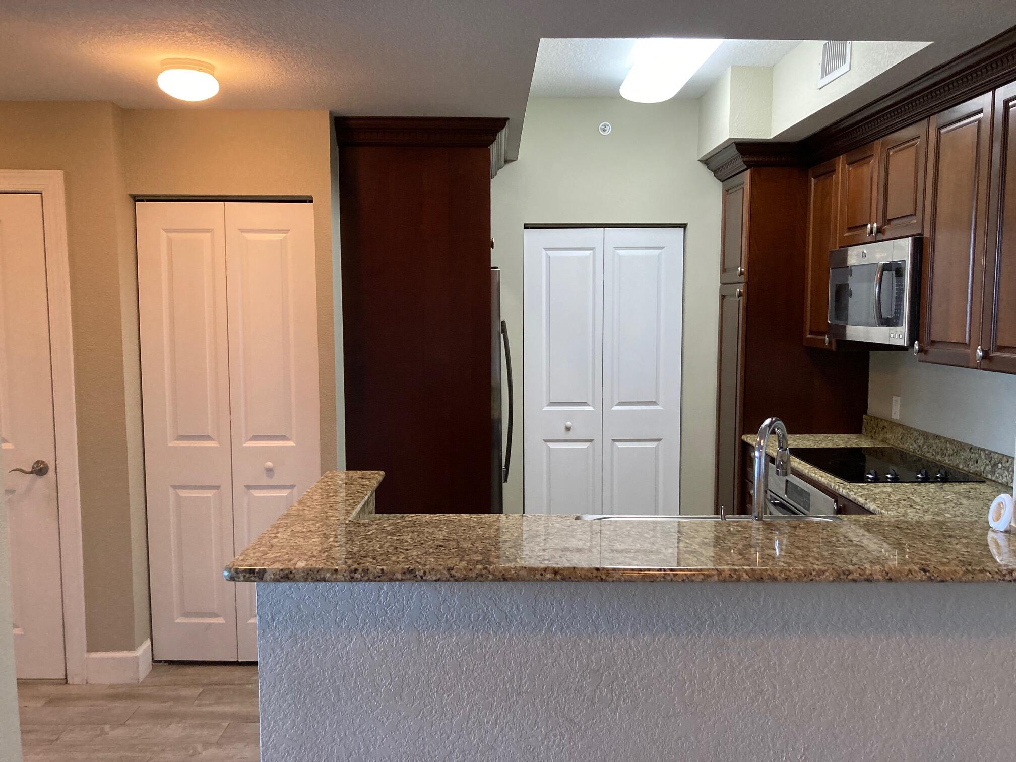 VIZCAYA LAKES CONDO - Residential Lease