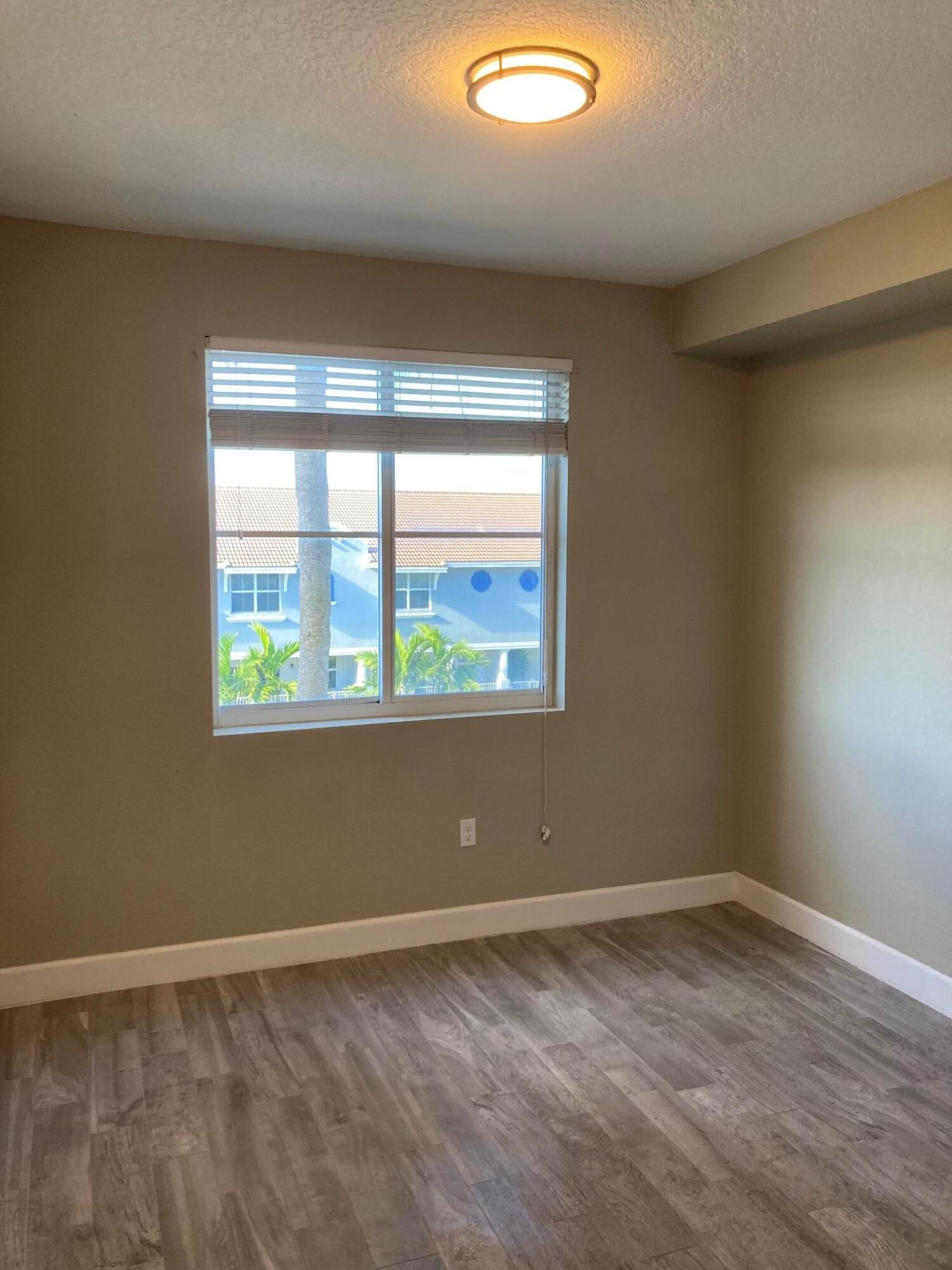 VIZCAYA LAKES CONDO - Residential Lease