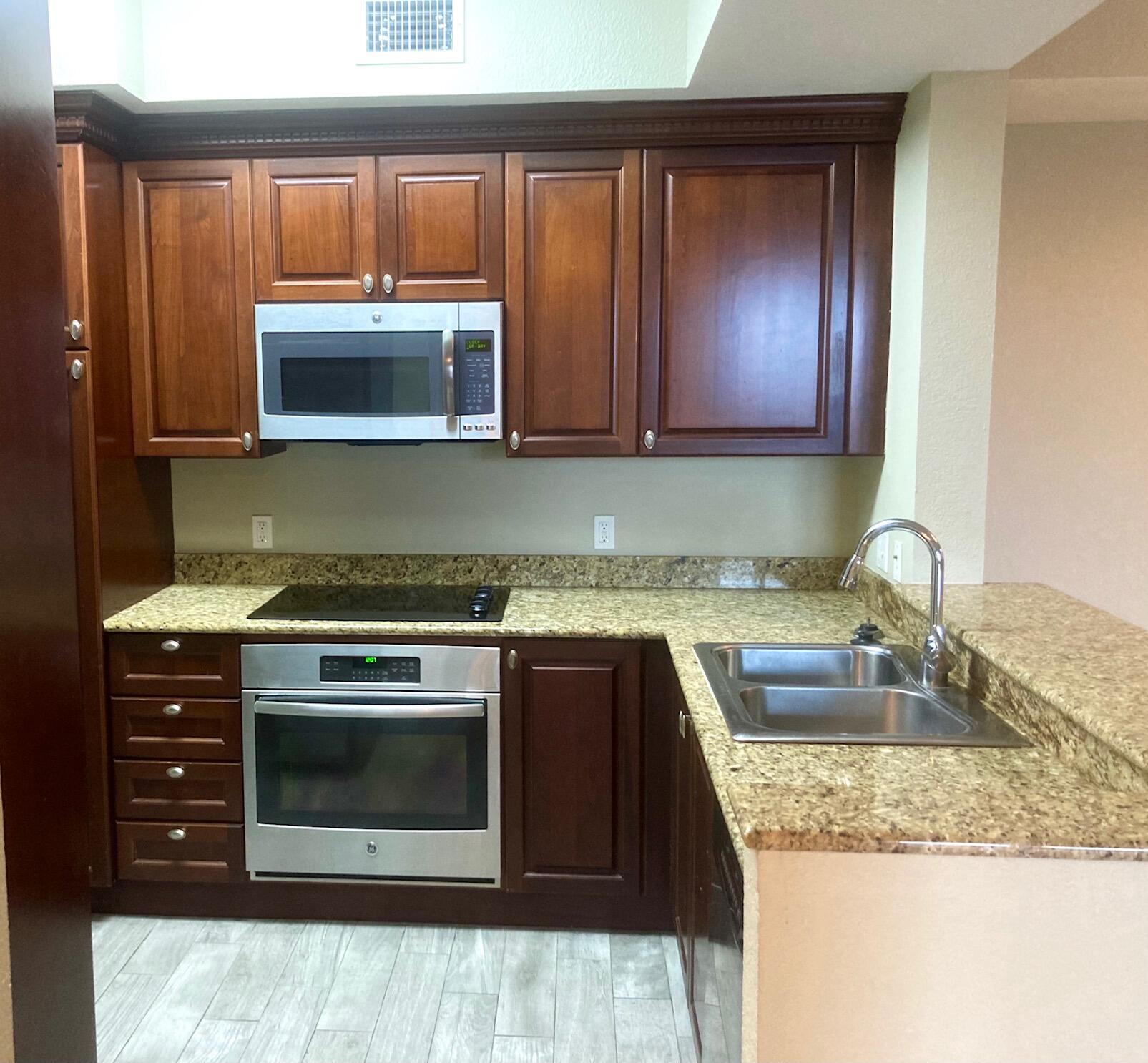 VIZCAYA LAKES CONDO - Residential Lease