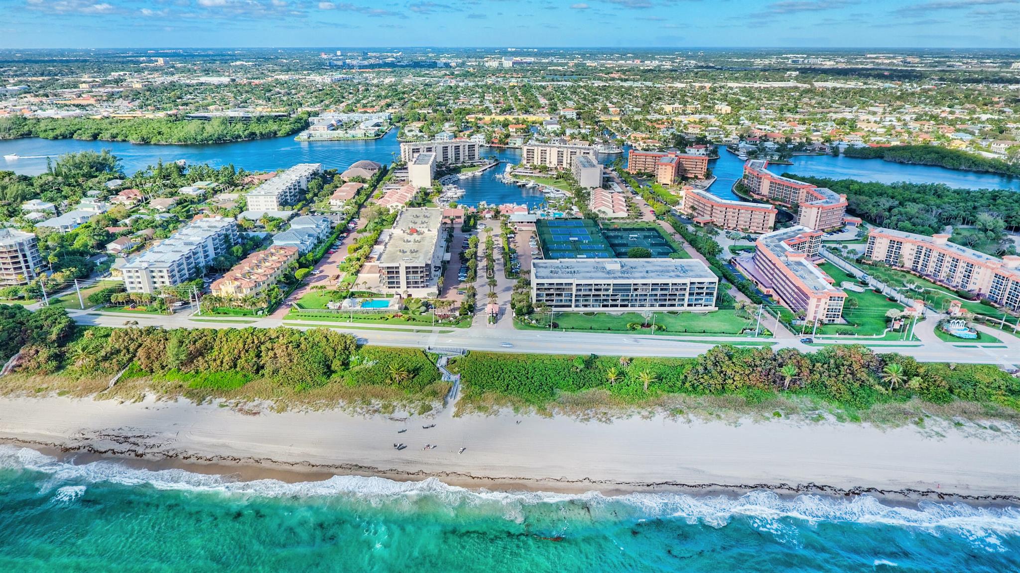 YACHT & RACQUET CLUB OF BOCA RATON CONDO - Residential