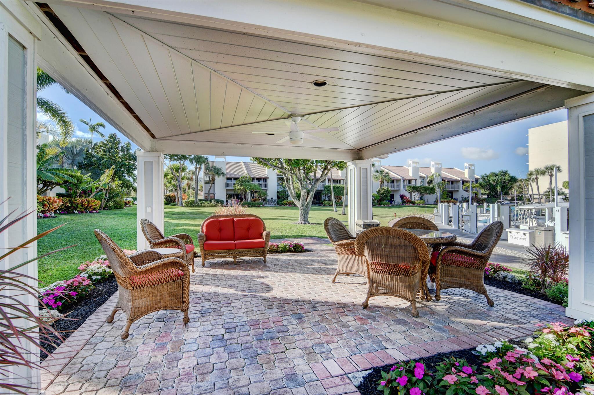 YACHT & RACQUET CLUB OF BOCA RATON CONDO - Residential
