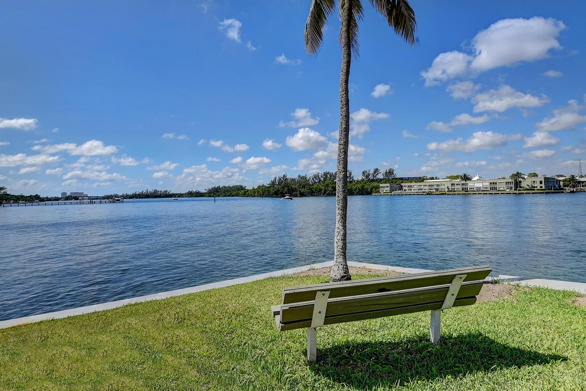 YACHT & RACQUET CLUB OF BOCA RATON CONDO - Residential