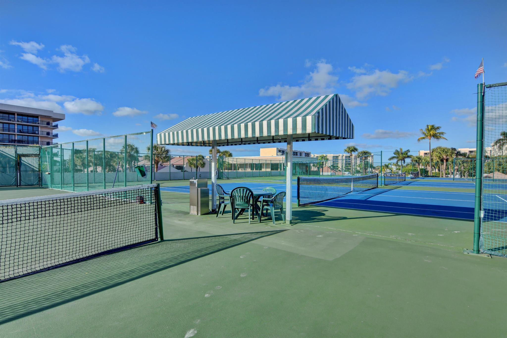 YACHT & RACQUET CLUB OF BOCA RATON CONDO - Residential