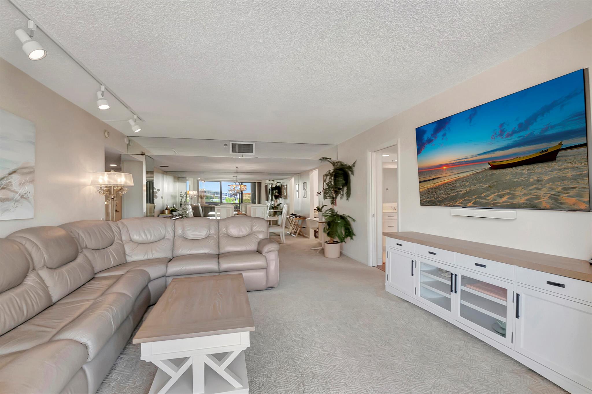 YACHT & RACQUET CLUB OF BOCA RATON CONDO - Residential