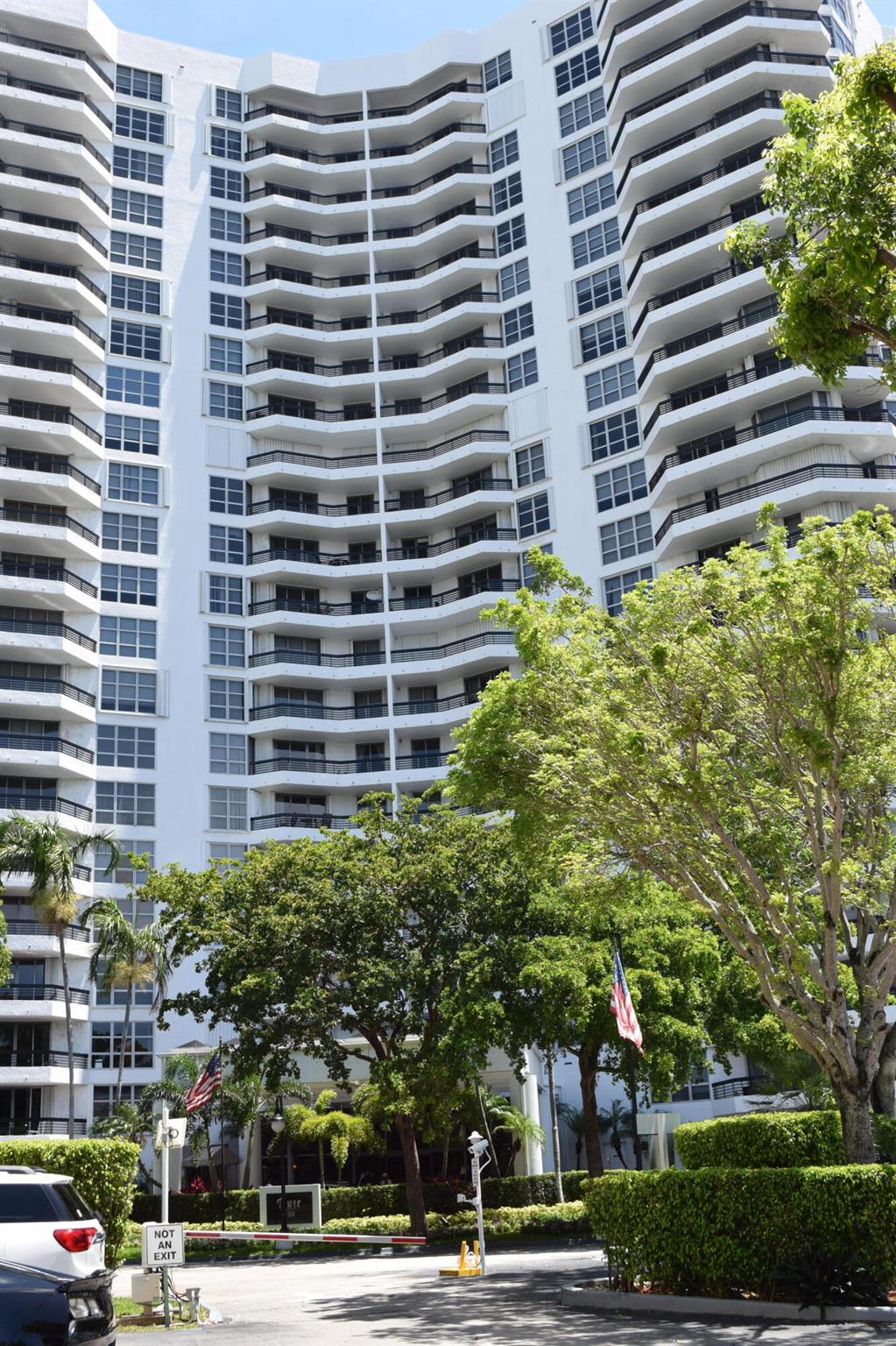 MYSTIC POINTE TOWER 600 C - Residential Lease