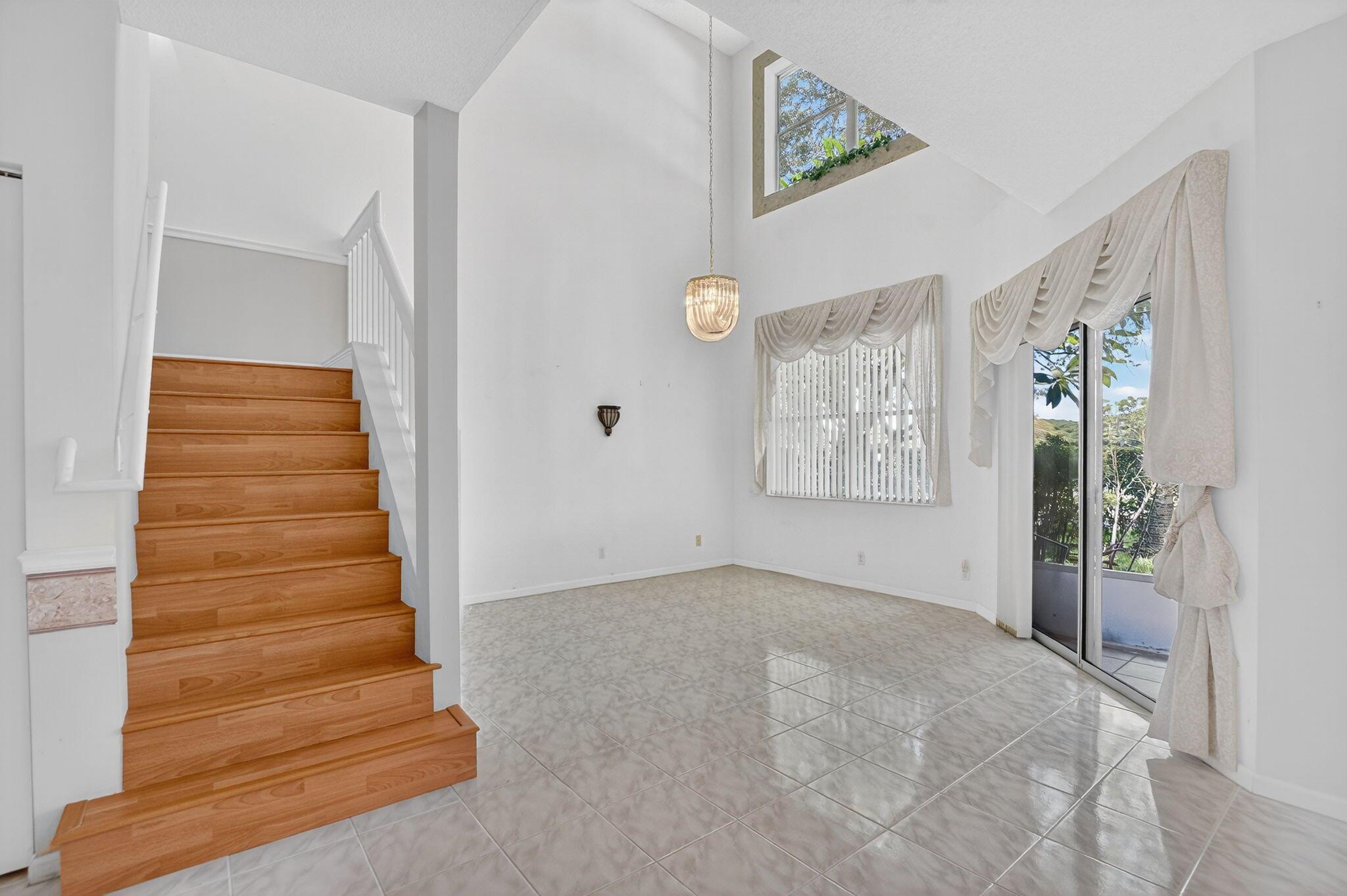 10221 Via Hibiscus 3