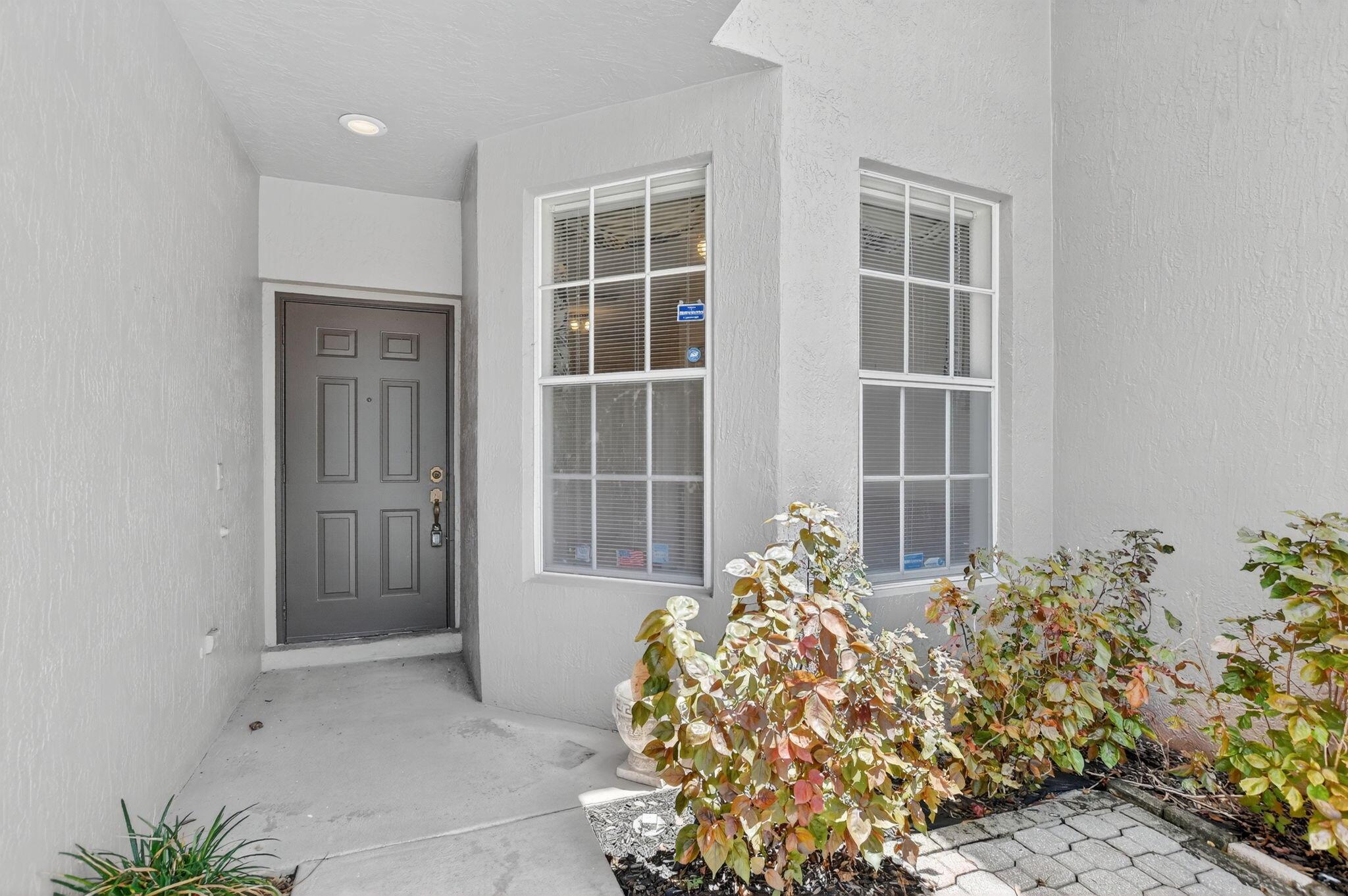 10221 Via Hibiscus 3