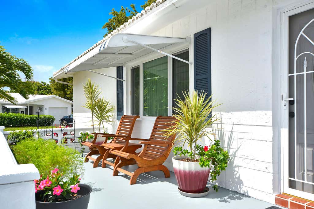 Photo of 2113 SW 15th Street, Boynton Beach, FL 33426 (MLS # B26011322)