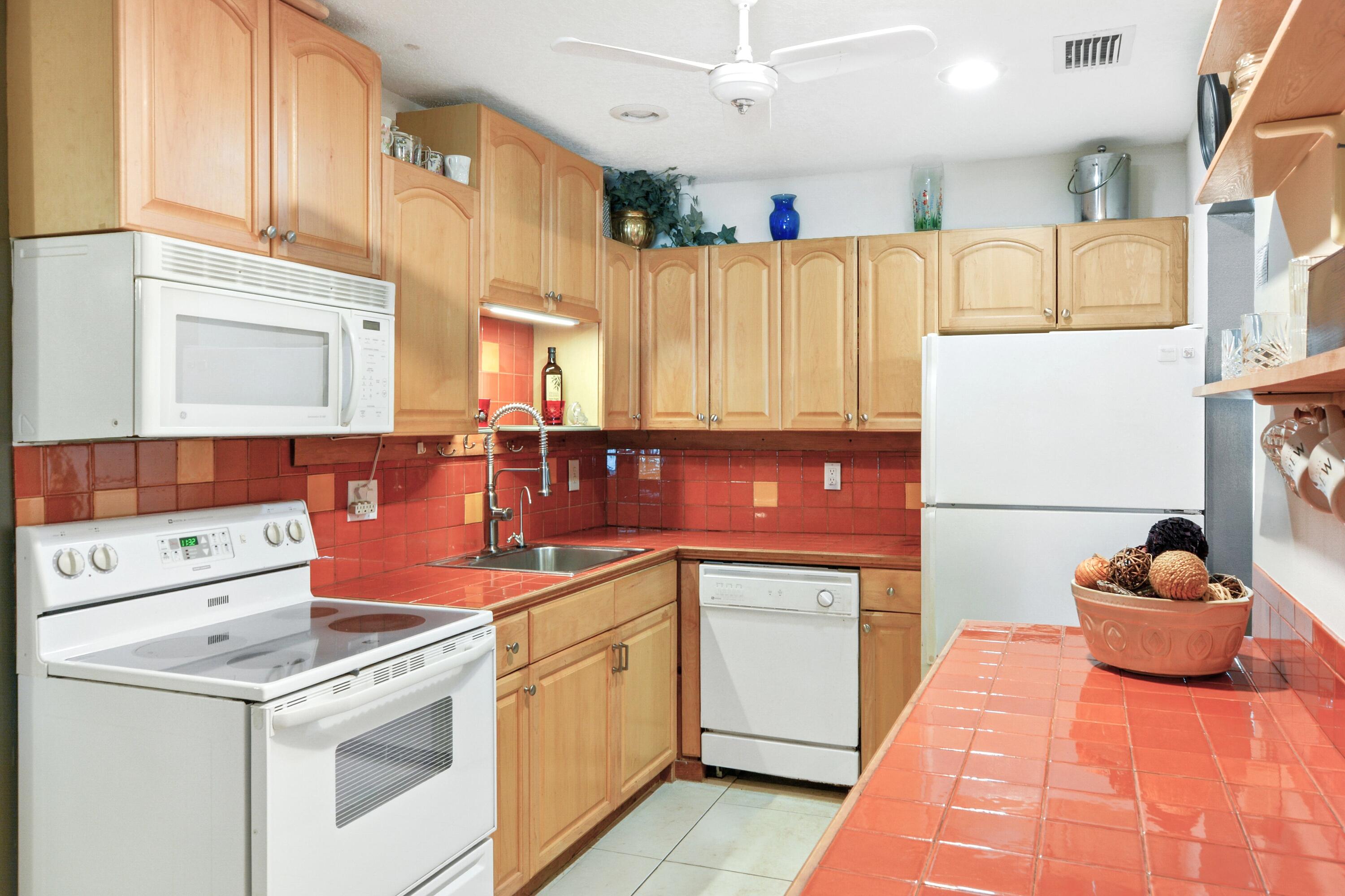 PALM BEACH LEISUREVILLE SEC 10 - Residential