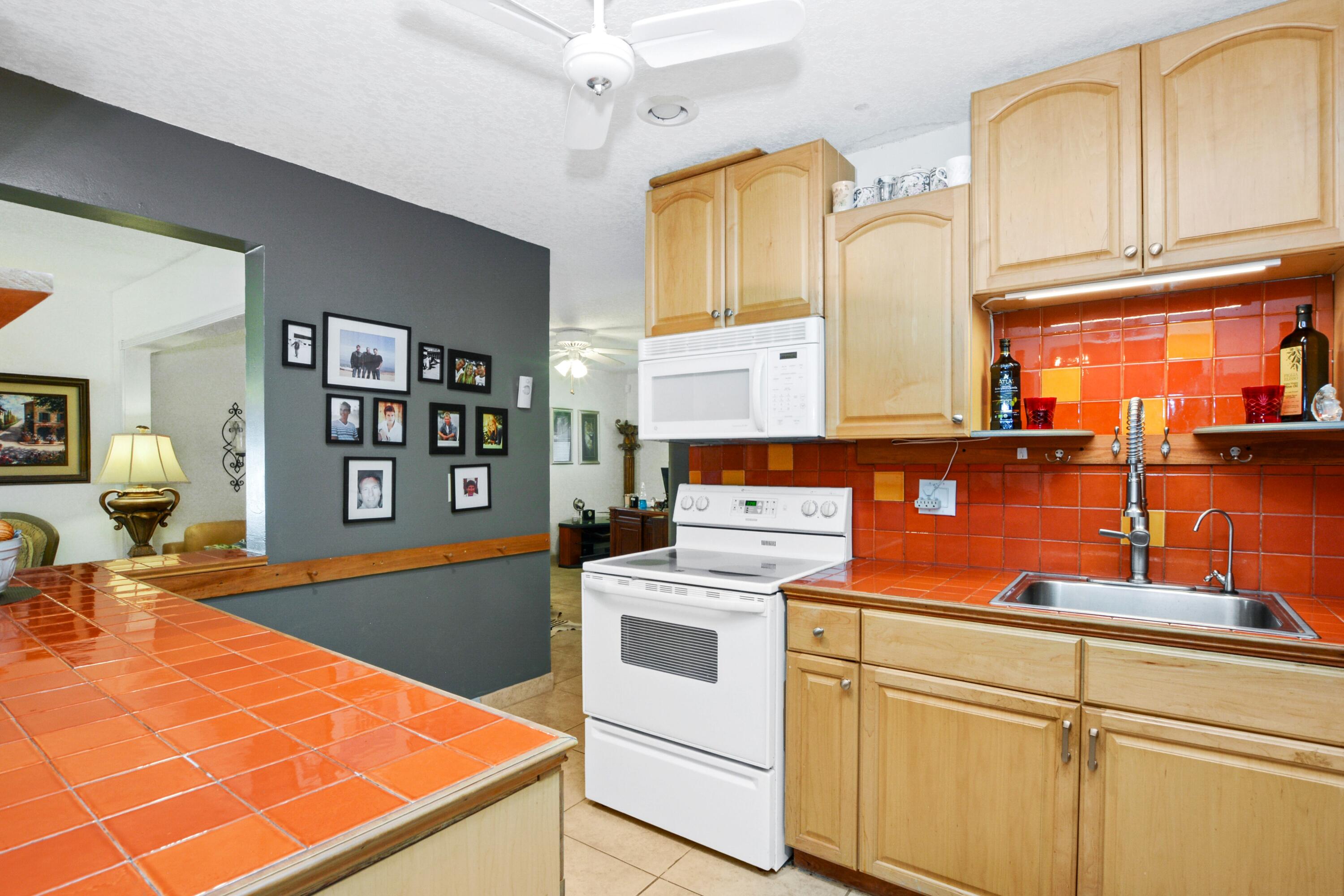 PALM BEACH LEISUREVILLE SEC 10 - Residential