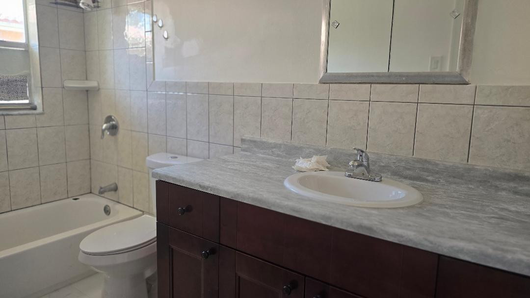 The Dells 64-40 B - Residential Lease