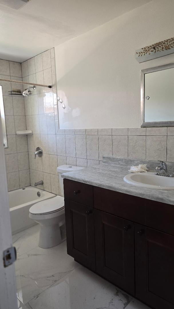 The Dells 64-40 B - Residential Lease