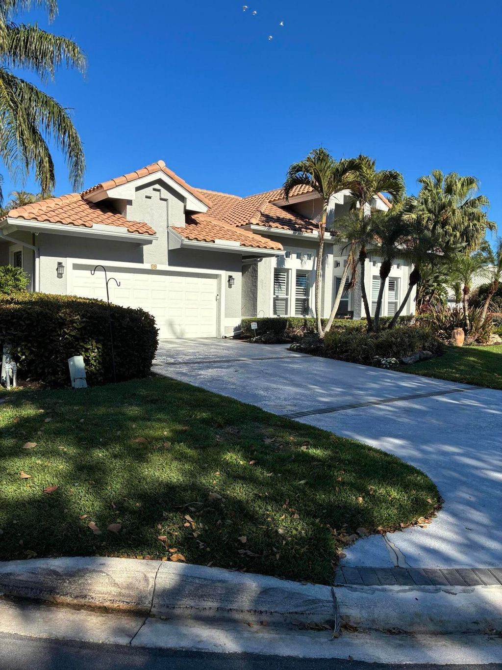 Photo of 10 Martinique Cove, Palm Beach Gardens, FL 33418 (MLS # R11165598)