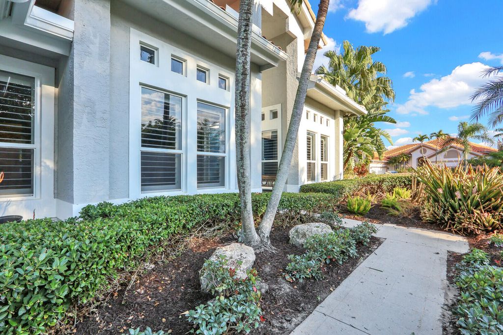 Photo of 10 Martinique Cove, Palm Beach Gardens, FL 33418 (MLS # R11165598)