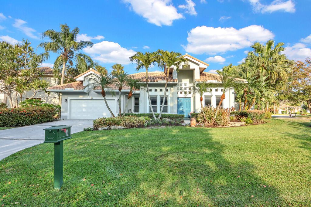 Photo of 10 Martinique Cove, Palm Beach Gardens, FL 33418 (MLS # R11165598)