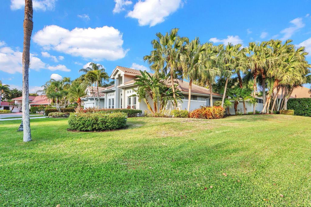 Photo of 10 Martinique Cove, Palm Beach Gardens, FL 33418 (MLS # R11165598)