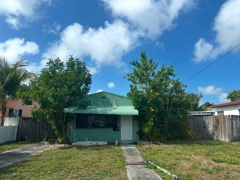 2339 Mckinley St Hollywood FL 33020