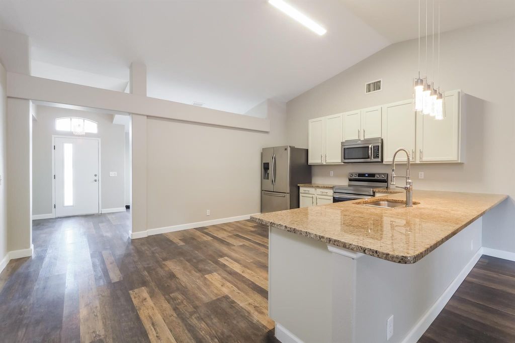 Photo of 826 SE Sweetbay Avenue, Port Saint Lucie, FL 34983 (MLS # R11006815)