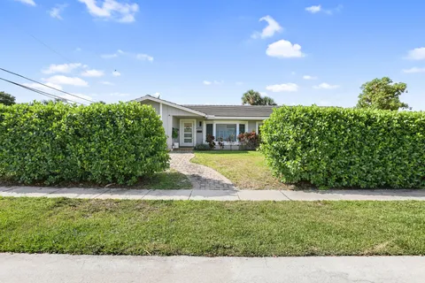 1098 SW 11th Street, Boca Raton, FL MLS: R11080193