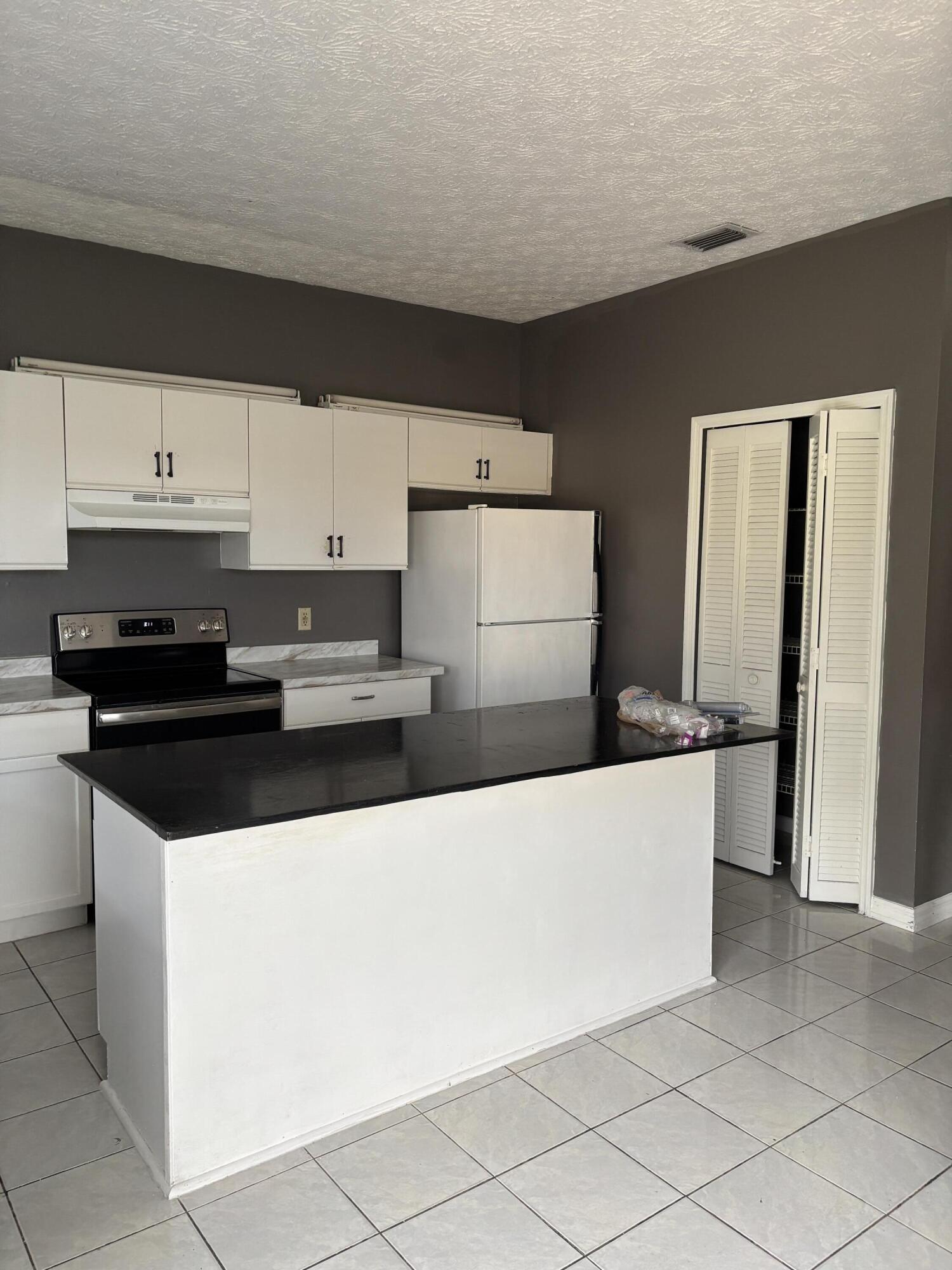 Estates of Longwood - Residential Lease