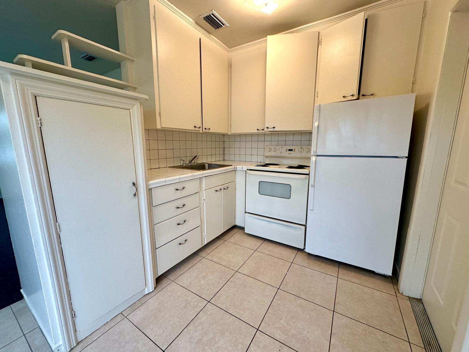 NORTH PALM BCH 3 - Residential Lease