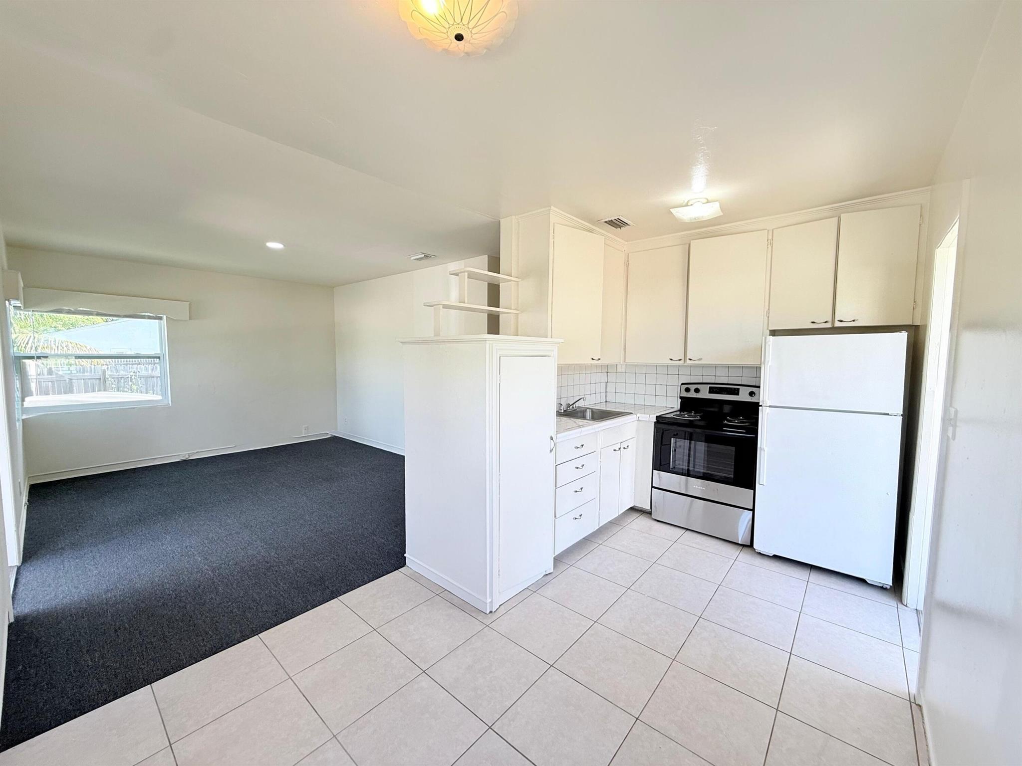 NORTH PALM BCH 3 - Residential Lease