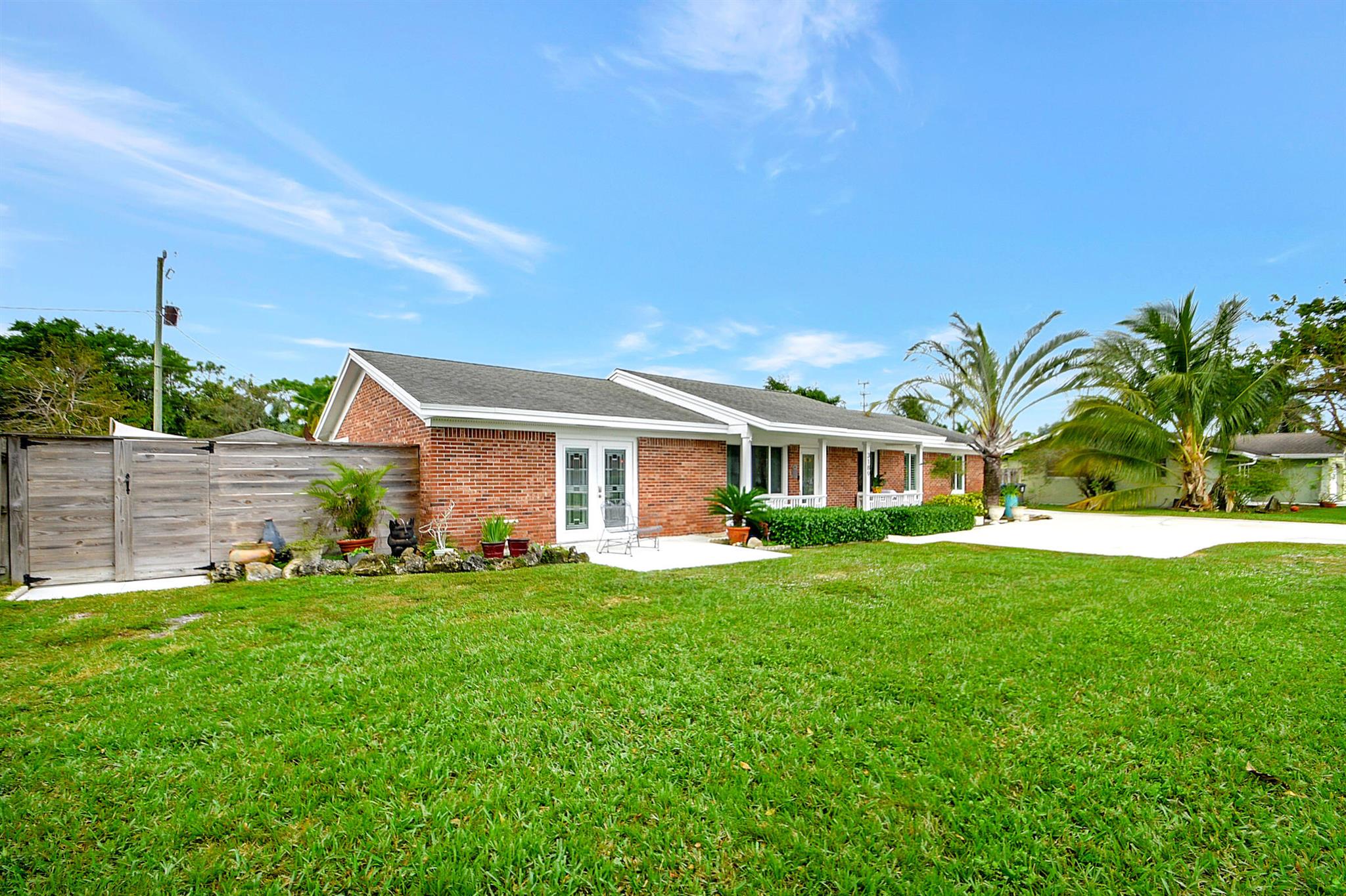 PALM BEACH NATL GOLF AND COUNTRY CLUB ESTATES 1 - Residential