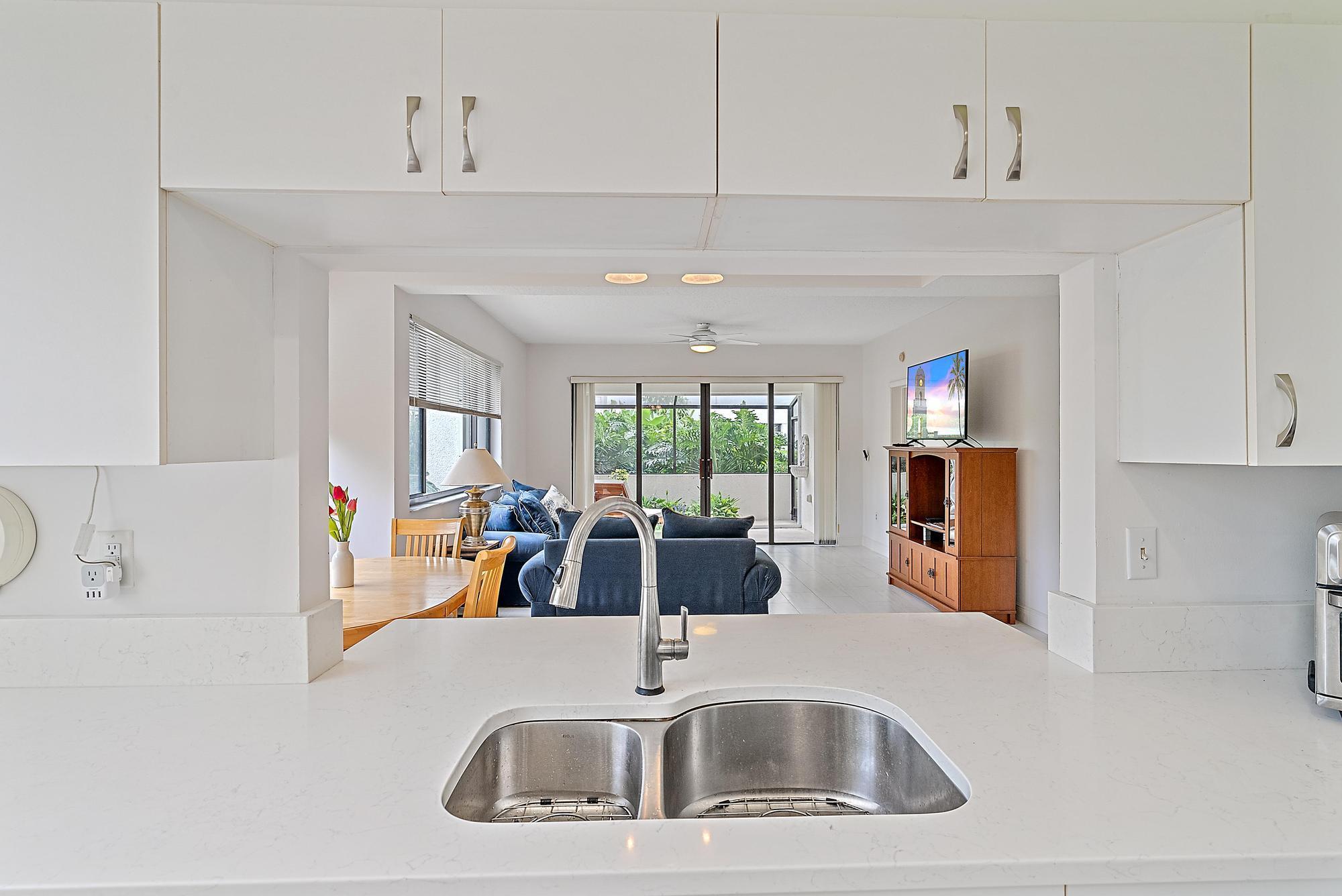 OAK HARBOUR CONDOS - Residential