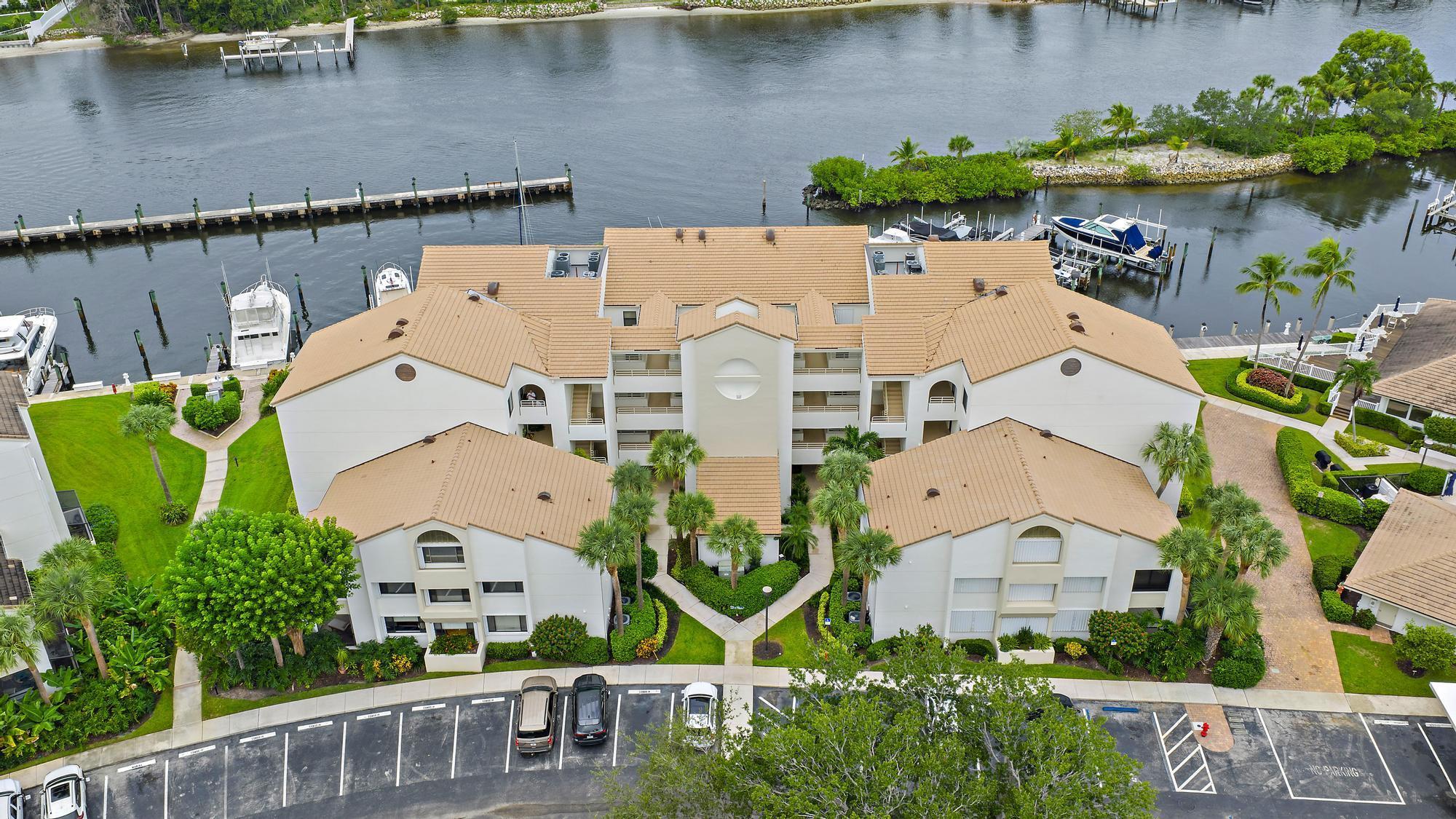 OAK HARBOUR CONDOS - Residential