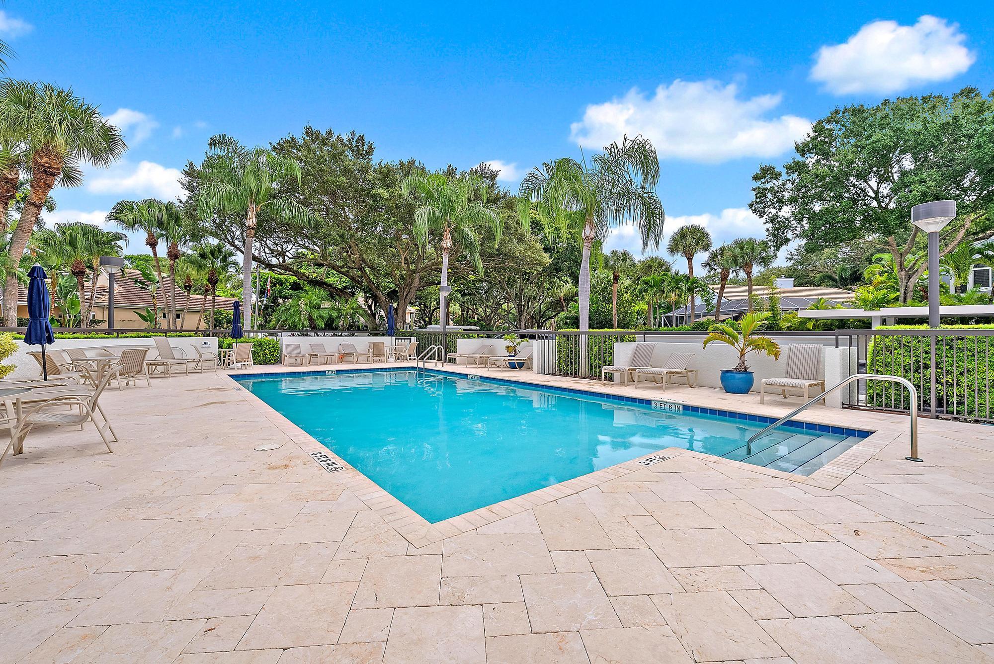 OAK HARBOUR CONDOS - Residential
