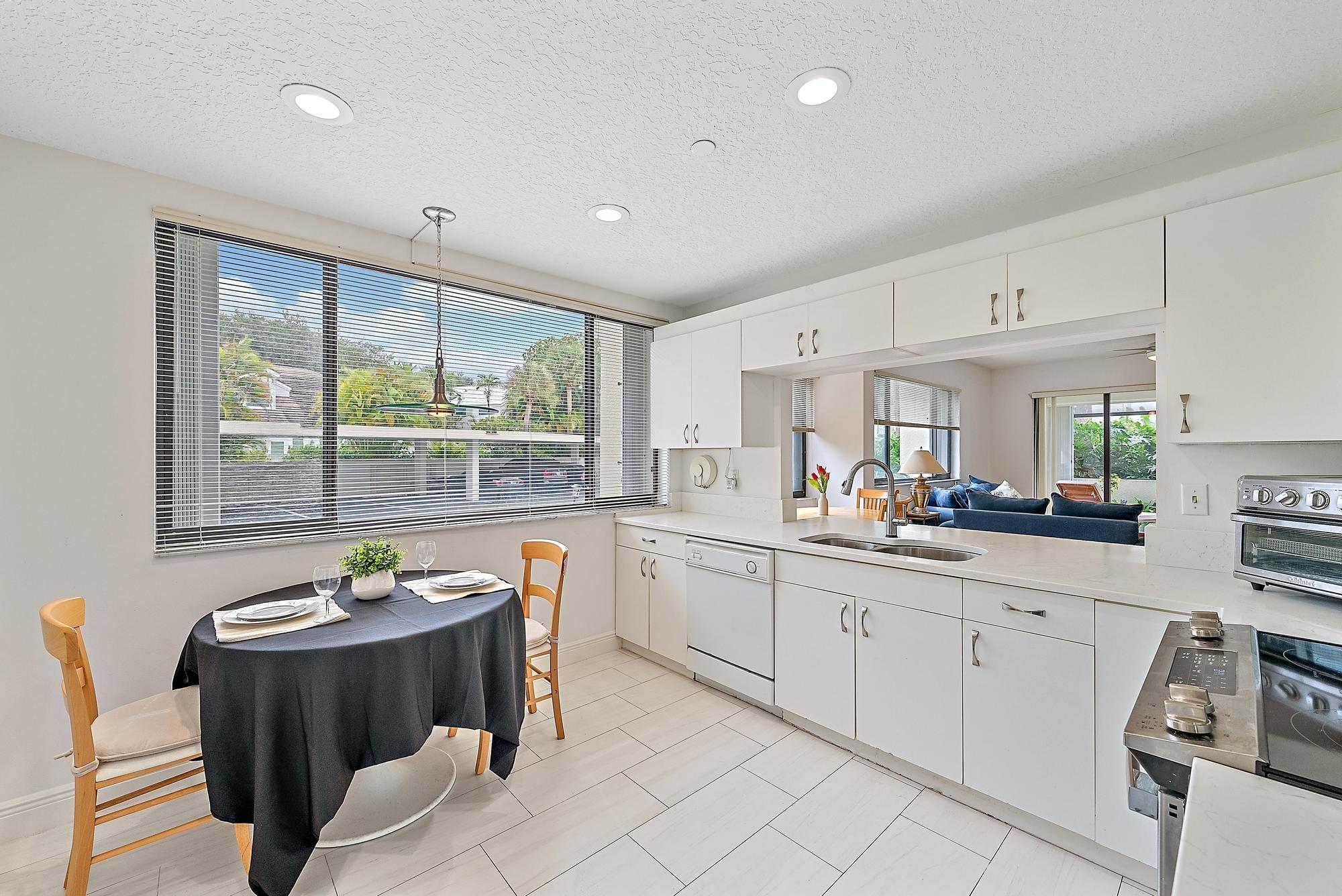 OAK HARBOUR CONDOS - Residential