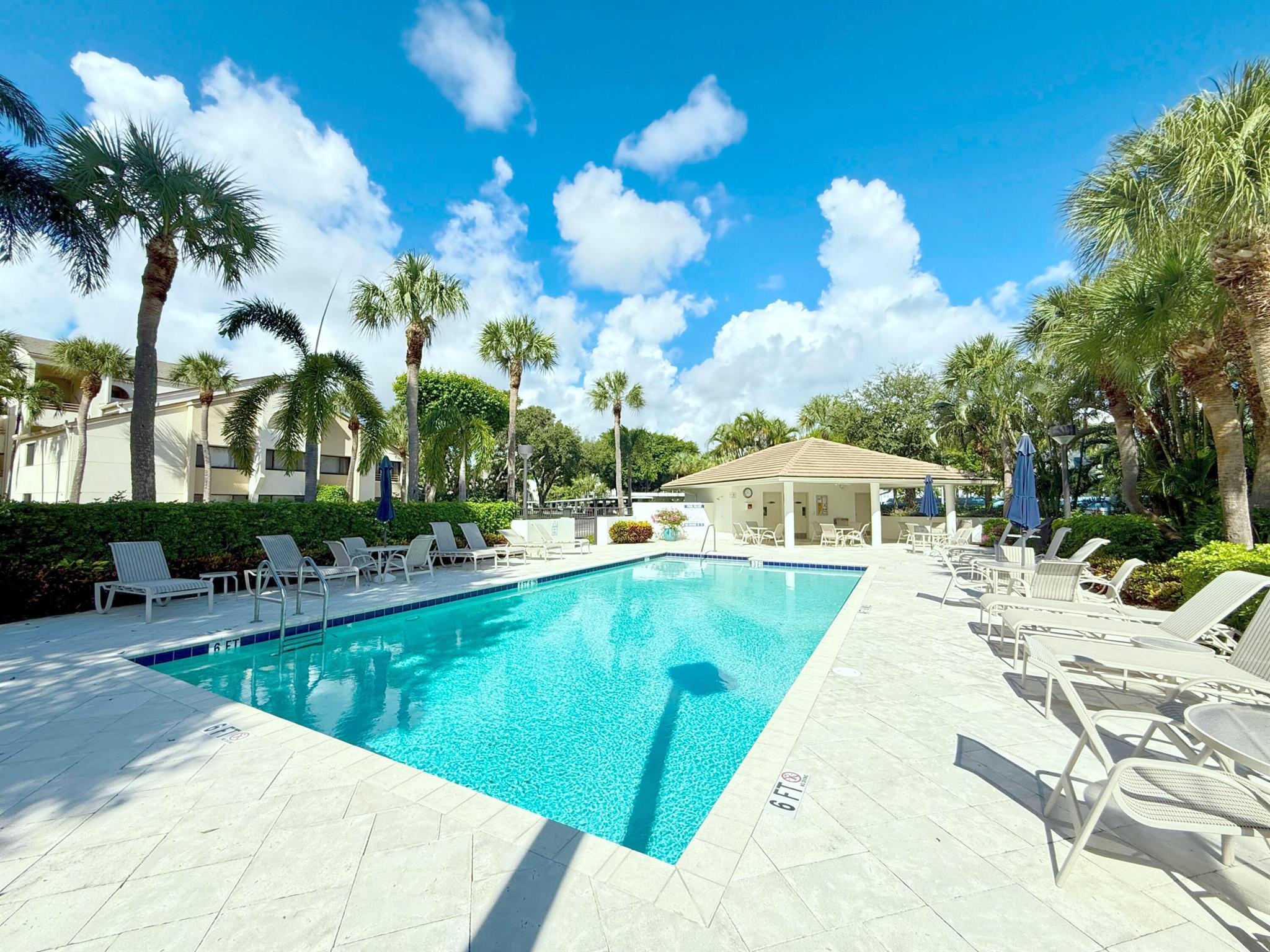 OAK HARBOUR CONDOS - Residential