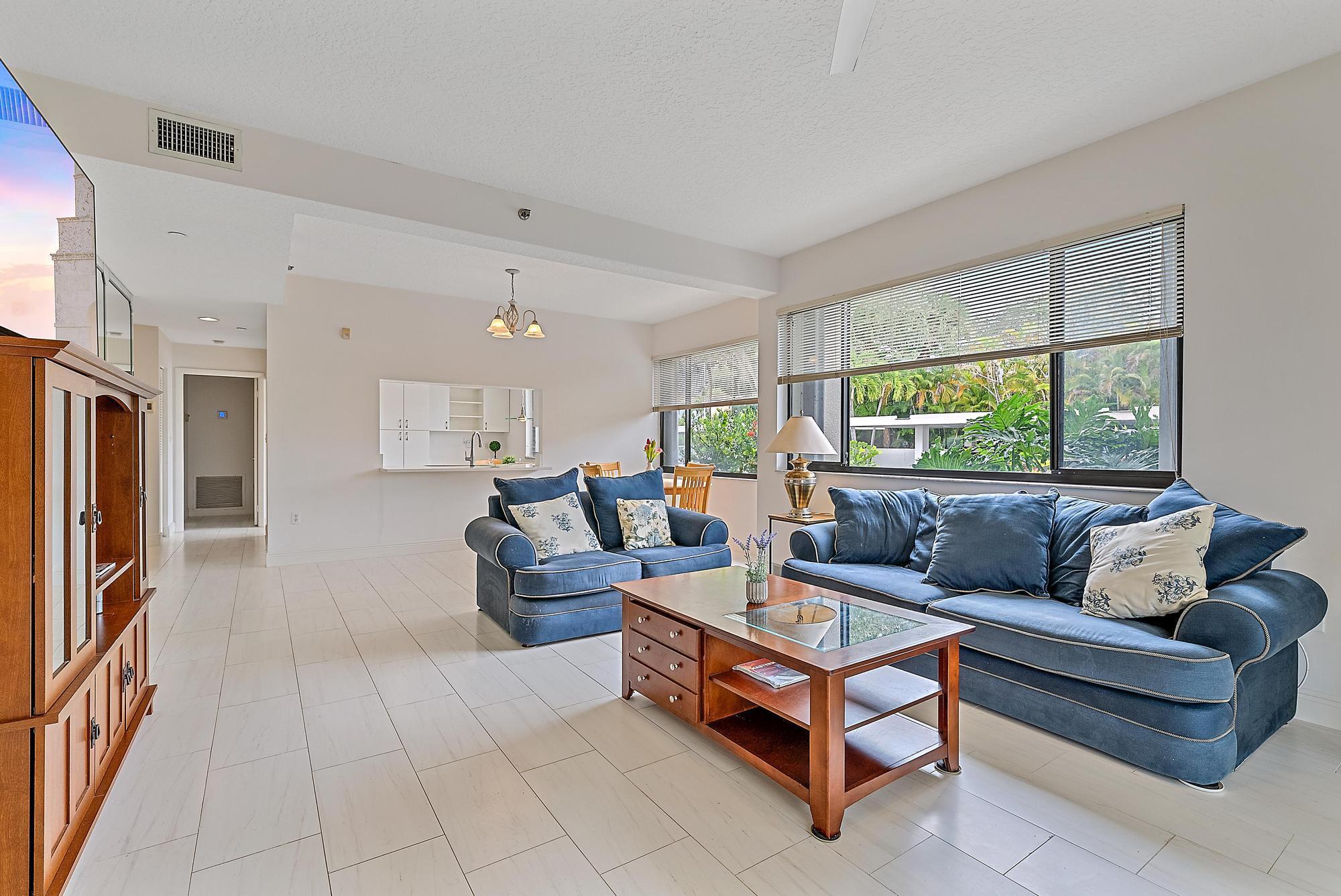 OAK HARBOUR CONDOS - Residential