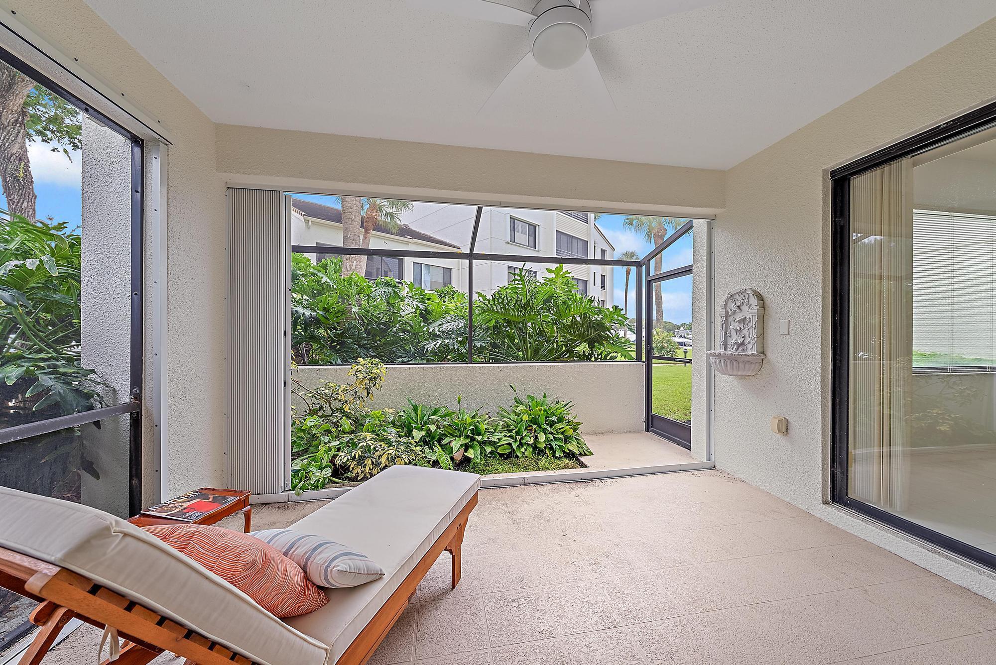 OAK HARBOUR CONDOS - Residential