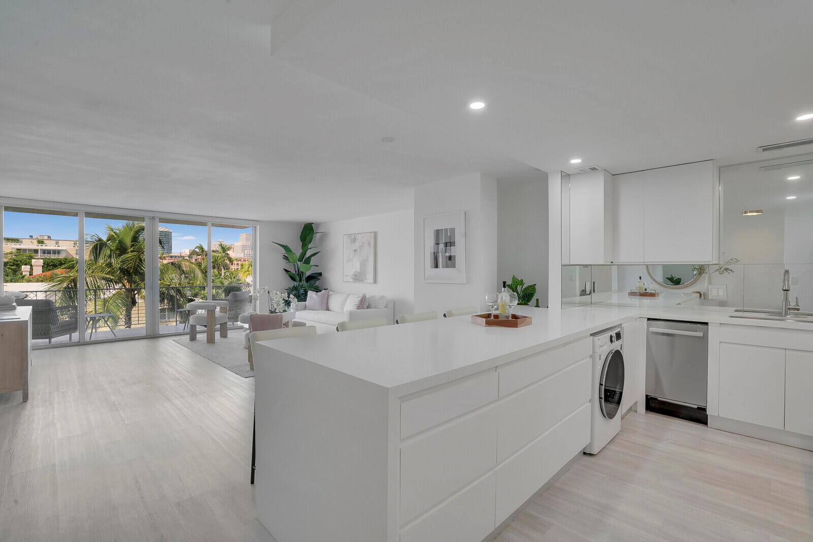 ISLAND HOUSE CONDO - Residential